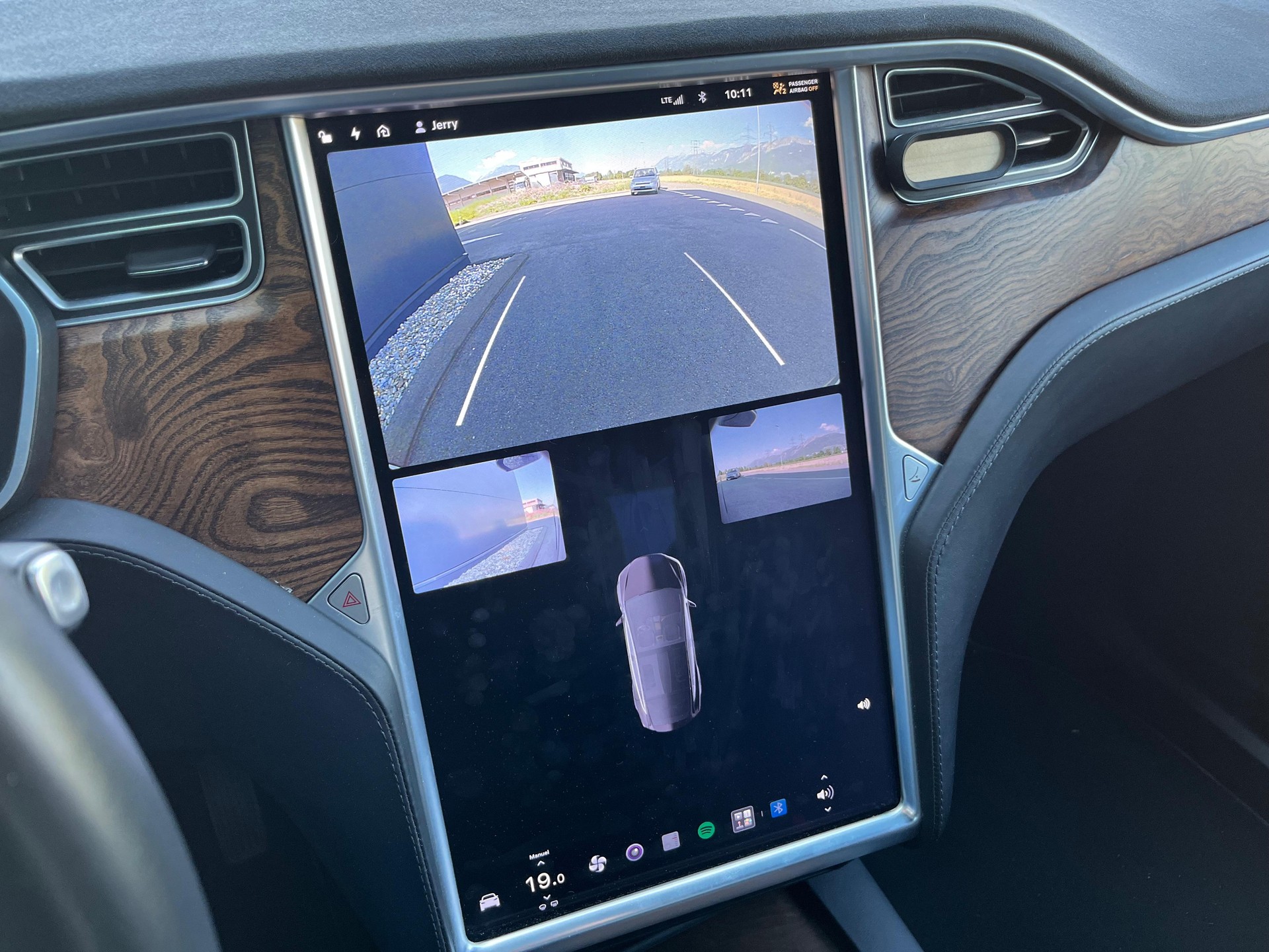 TESLA Model X 75 D-image-18