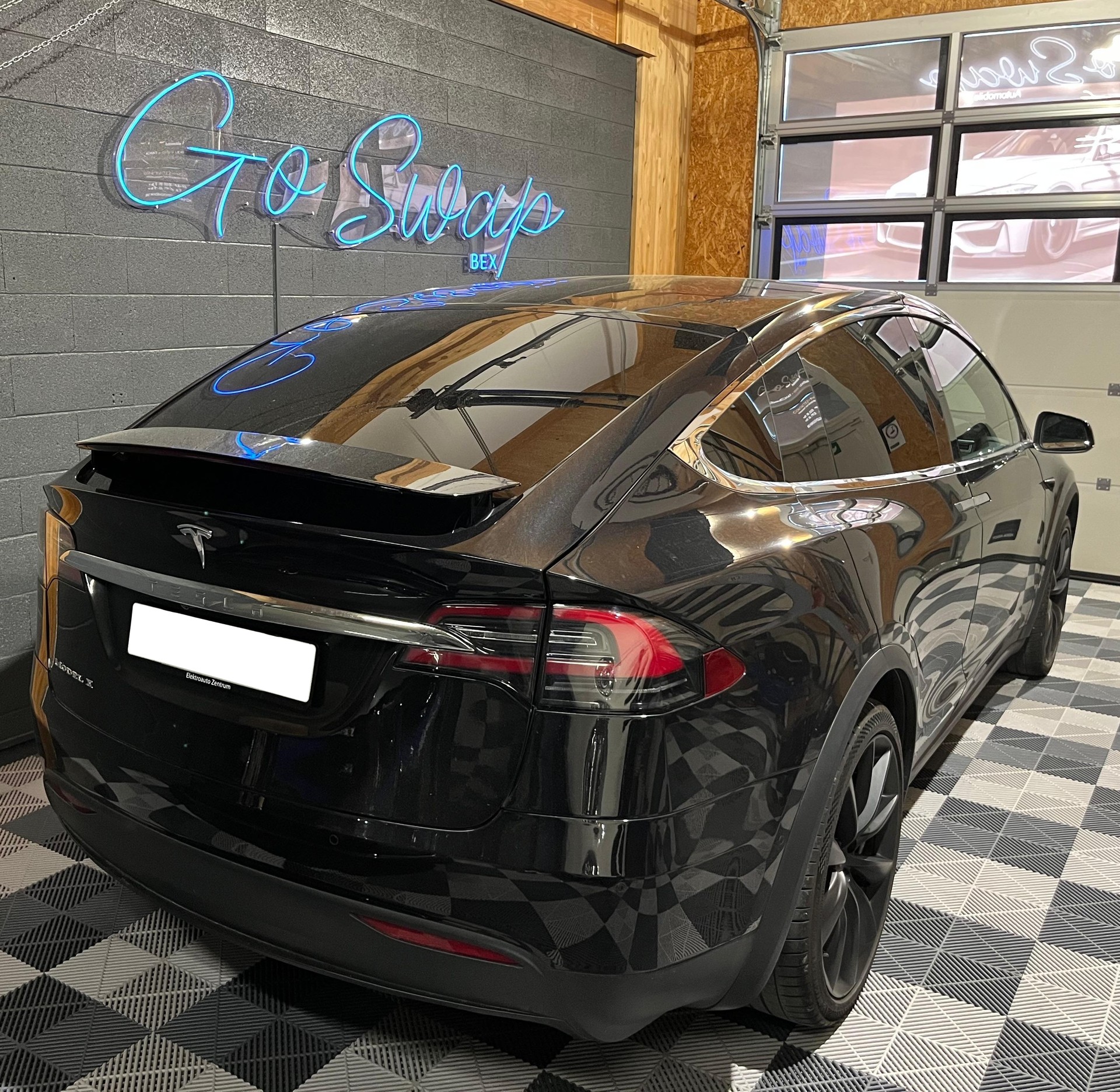 TESLA Model X 75 D-image-2