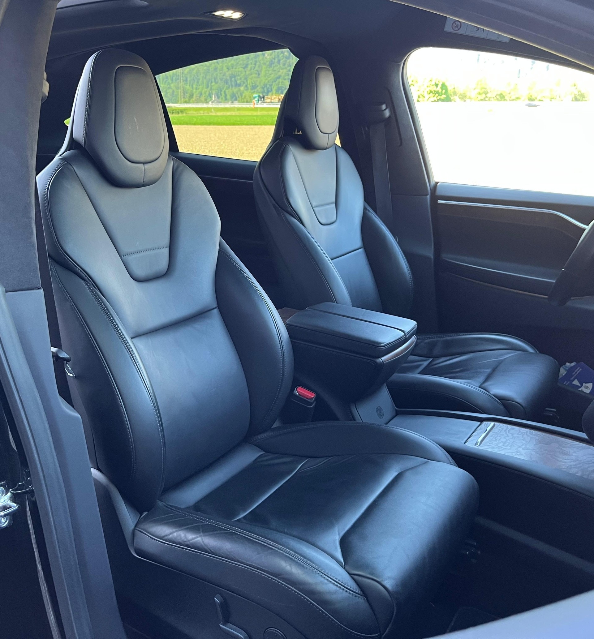 TESLA Model X 75 D-image-12