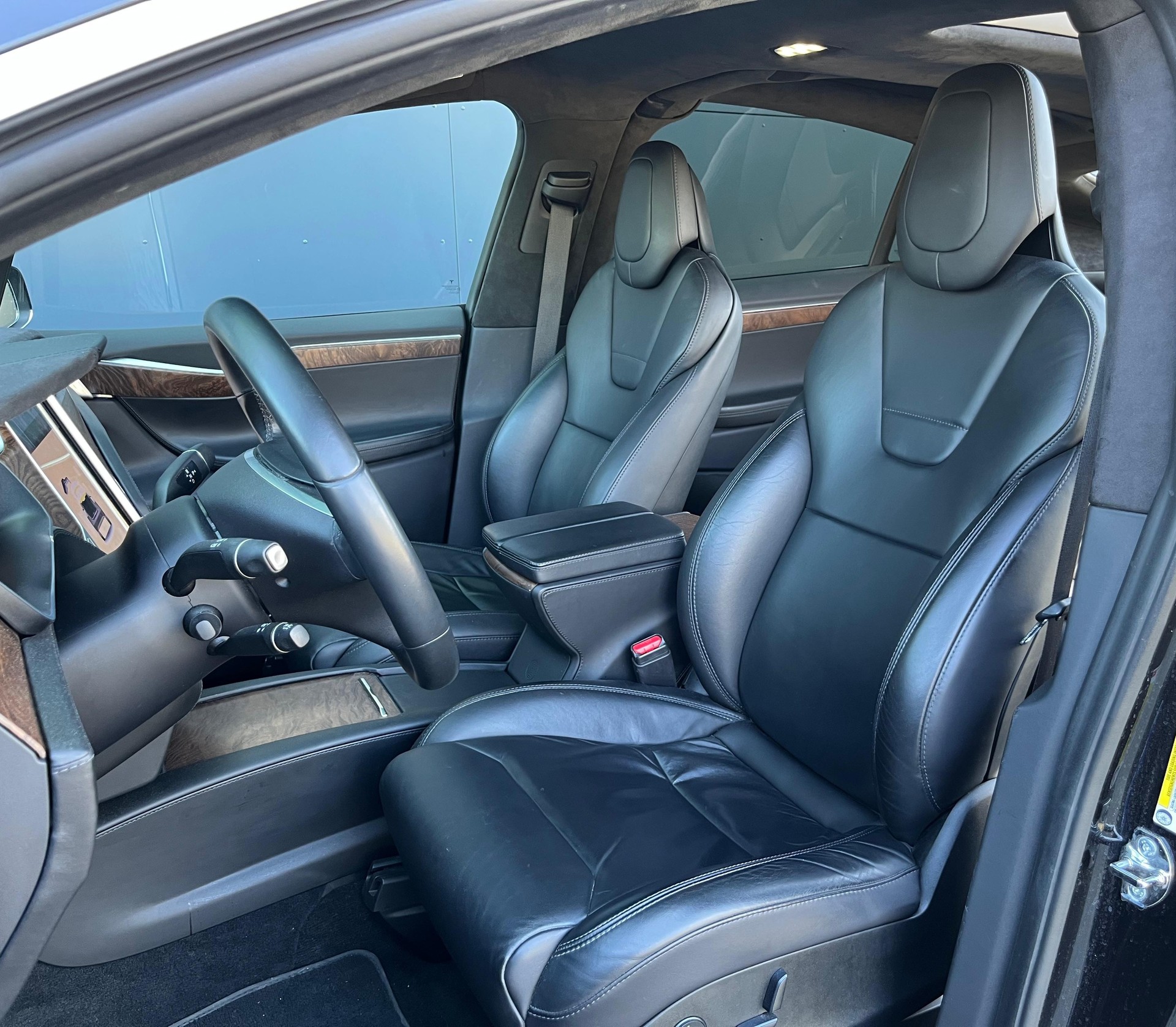 TESLA Model X 75 D-image-9