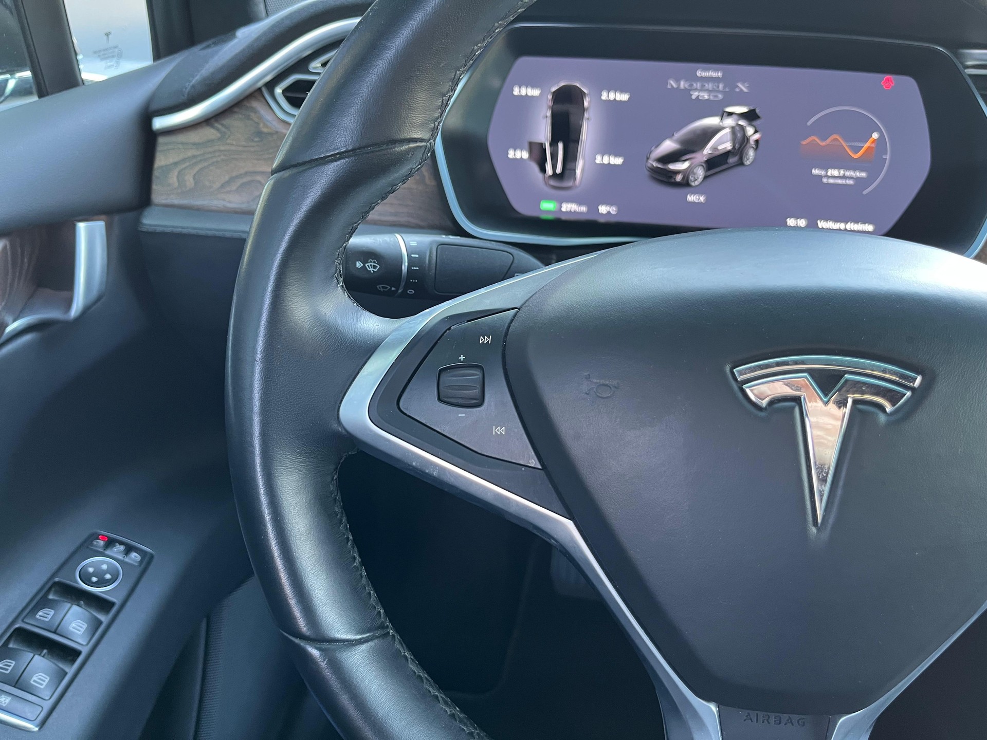 TESLA Model X 75 D-image-16