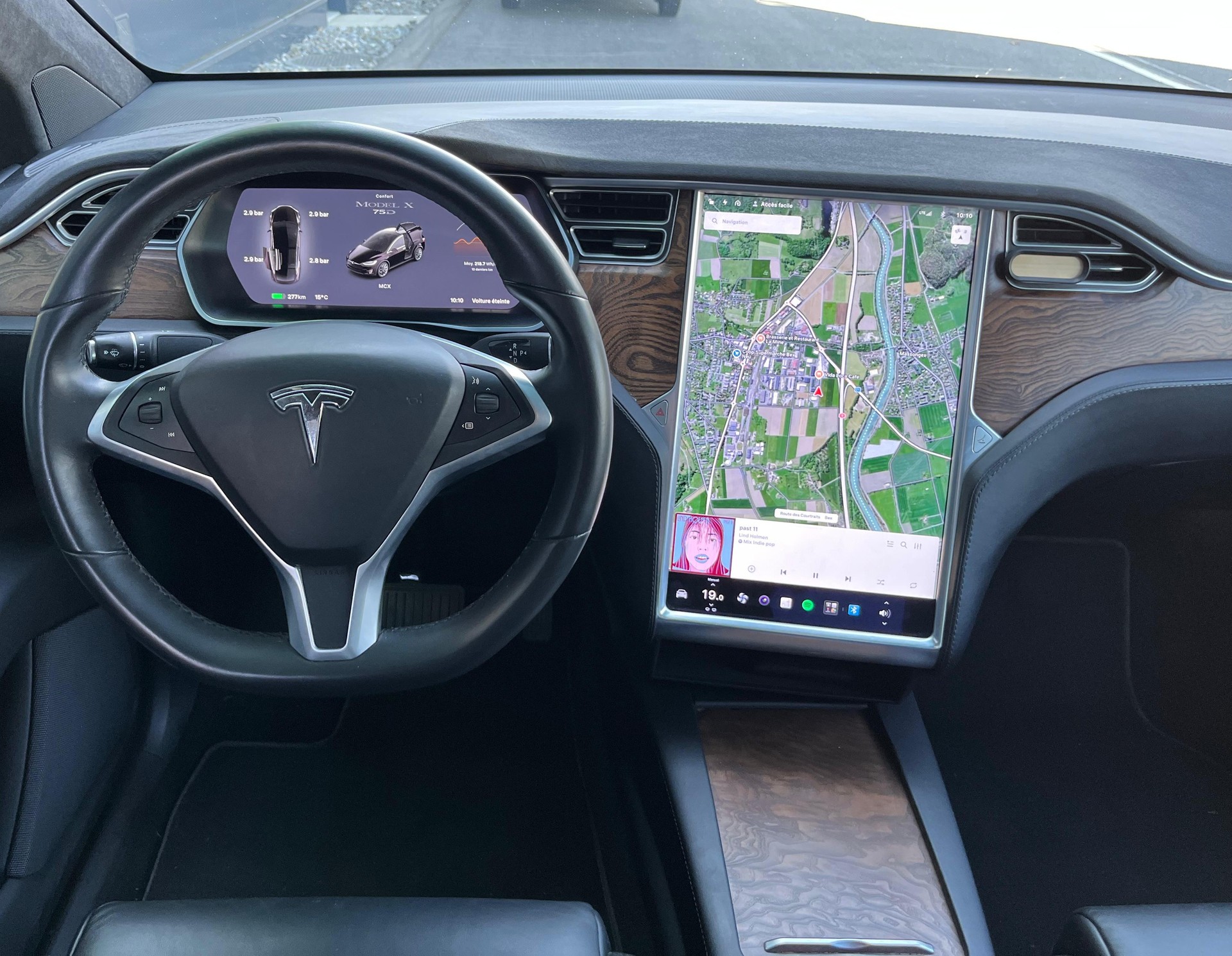 TESLA Model X 75 D-image-14