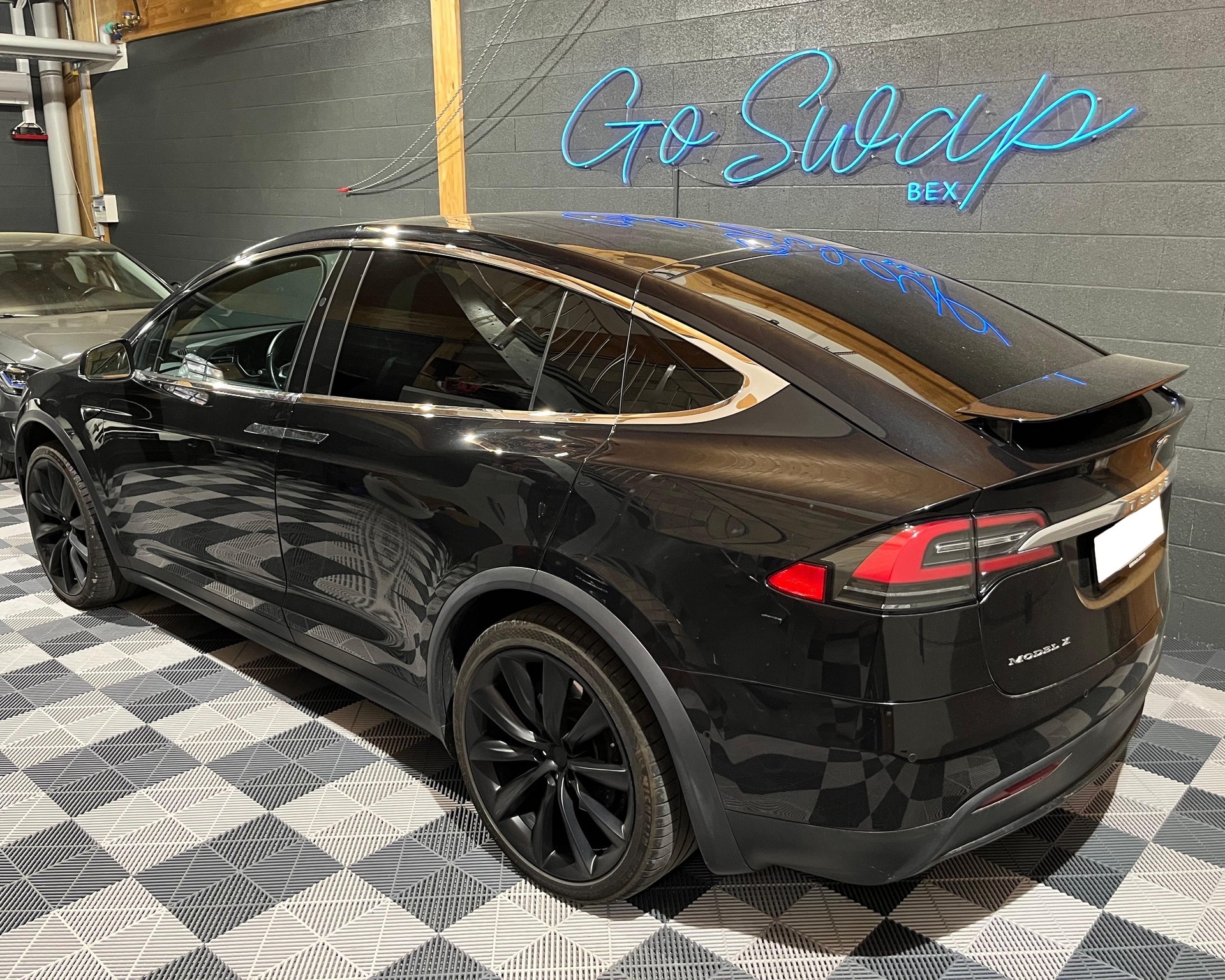 TESLA Model X 75 D-image-5