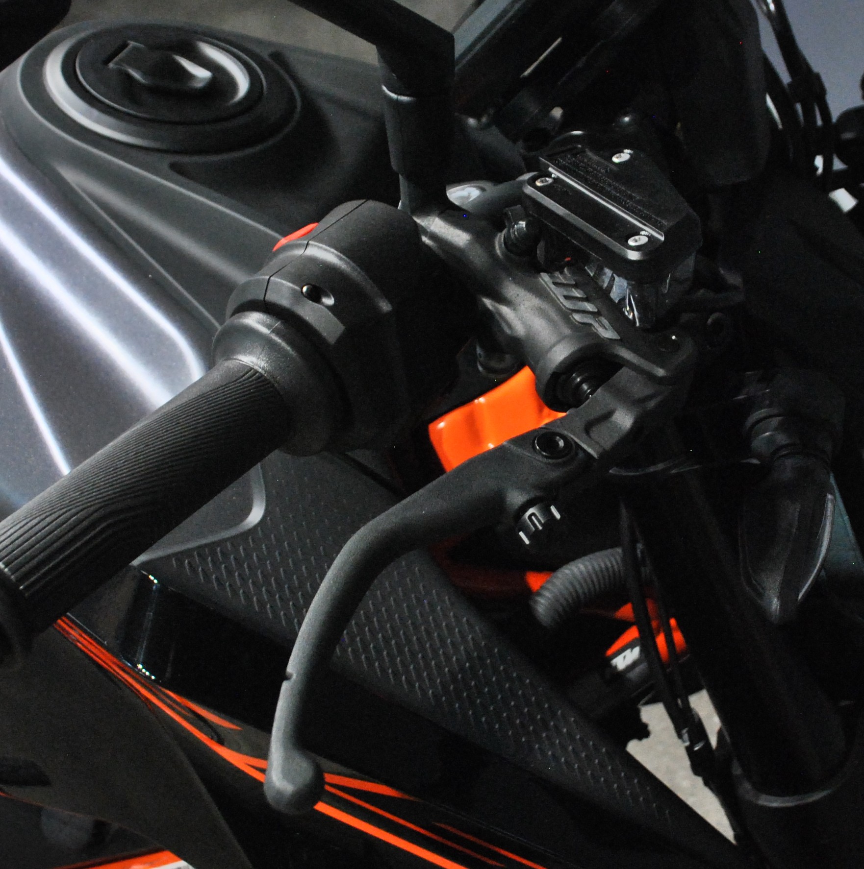 KTM 390 Duke-image-5
