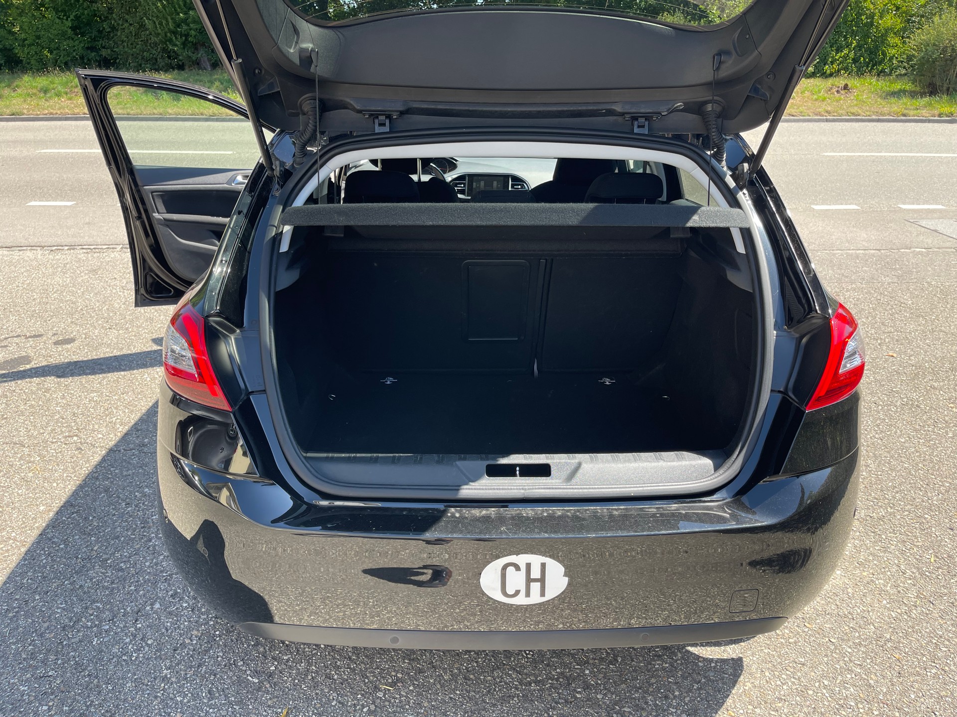 PEUGEOT 308 1.6 THP Allure-image-8