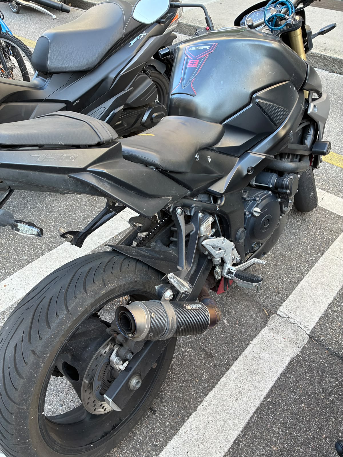 SUZUKI GSR 750 ABS Freegun-image-4