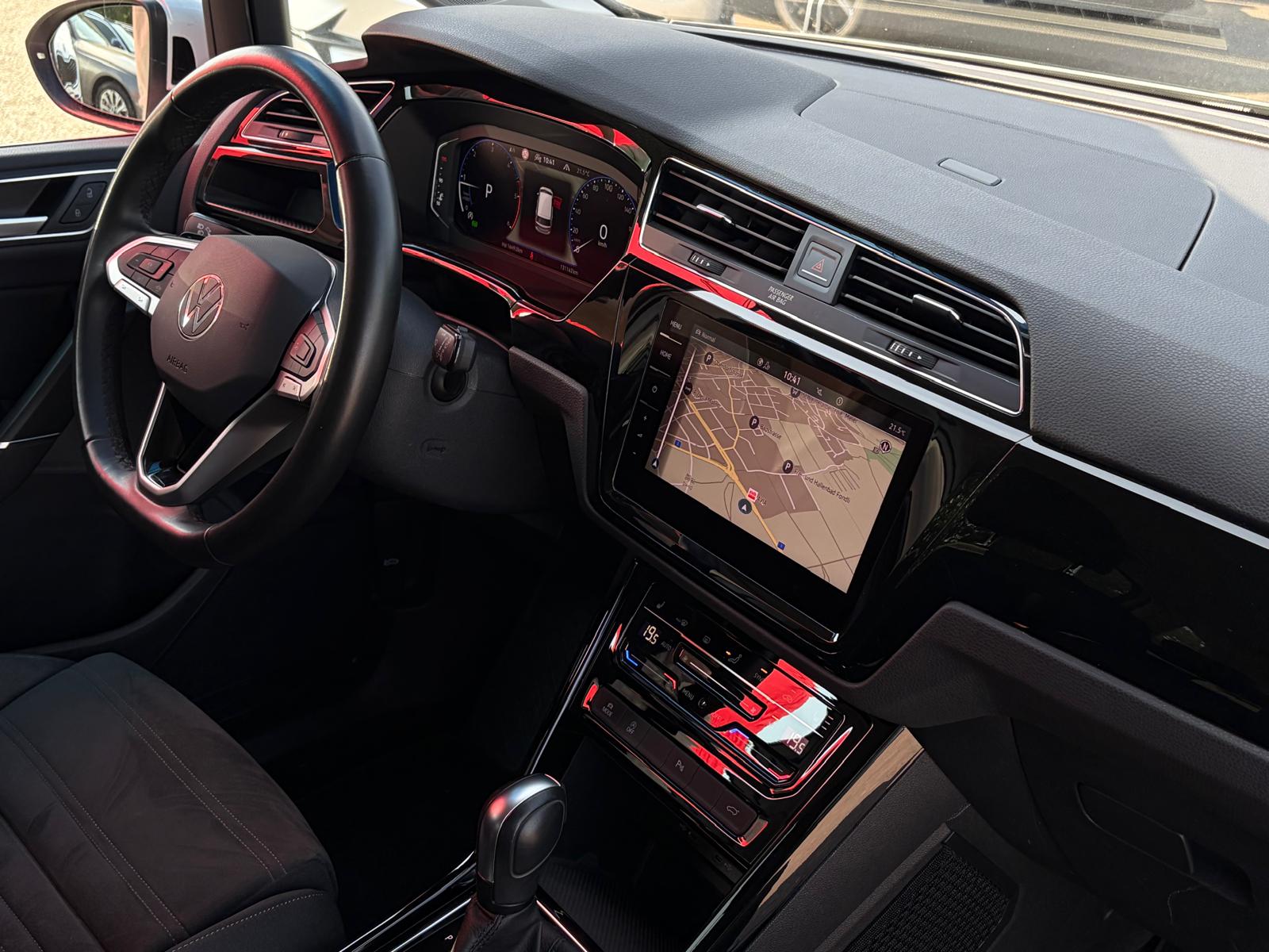 VW Touran 2.0 TDI BlueMotion Technology Highline DSG * Top Ausstattung * *Top Zustand*-image-17