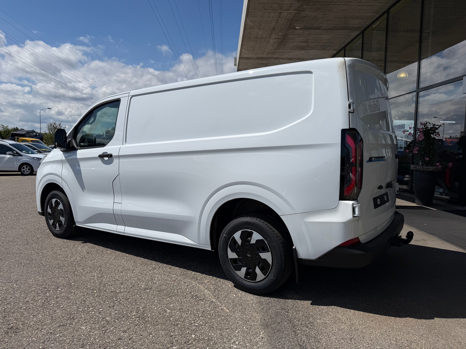 FORD Transit Custom Van 320 L1H1 65kWh Trend-image-2