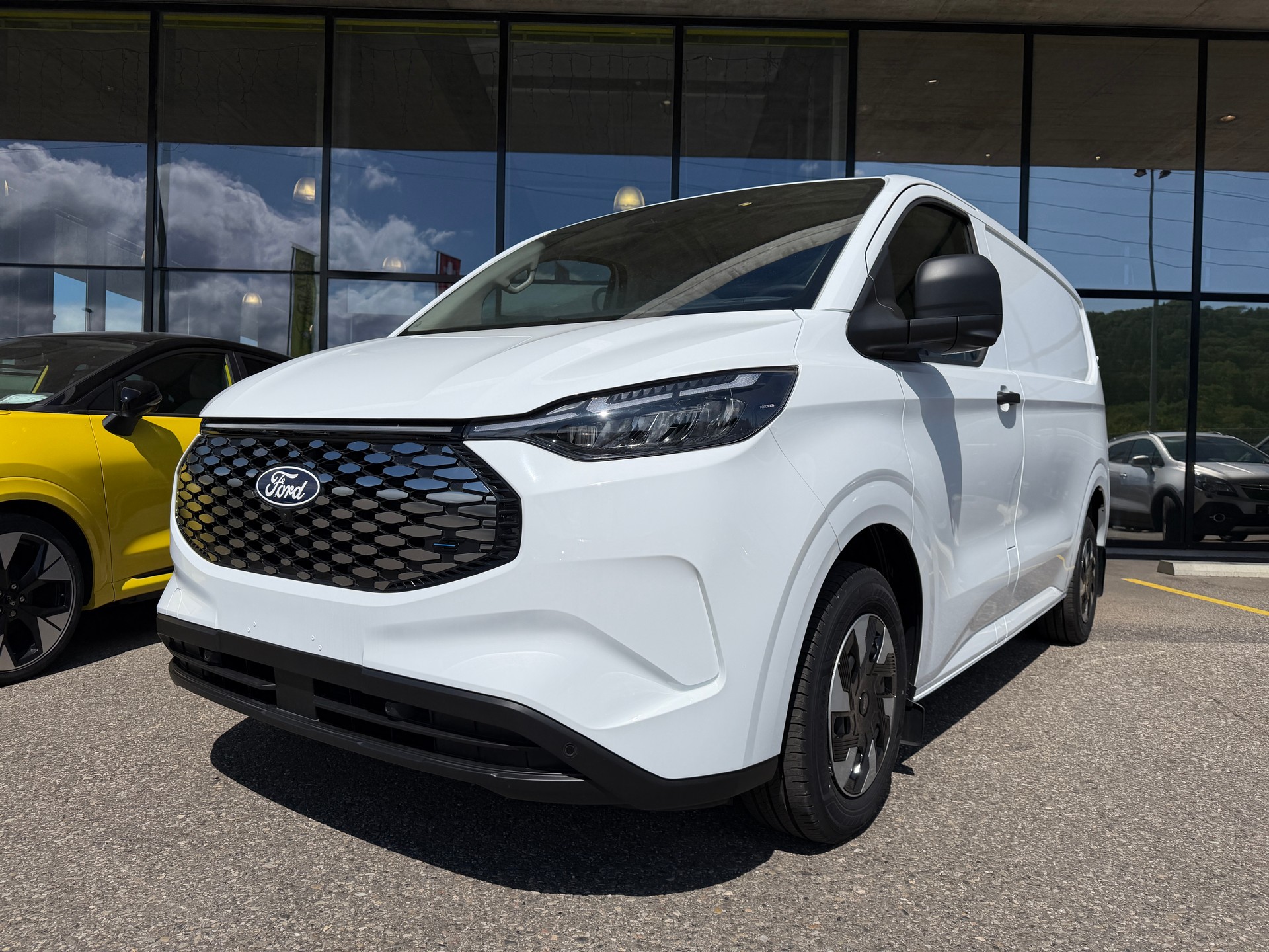 FORD Transit Custom Van 320 L1H1 65kWh Trend-image-0