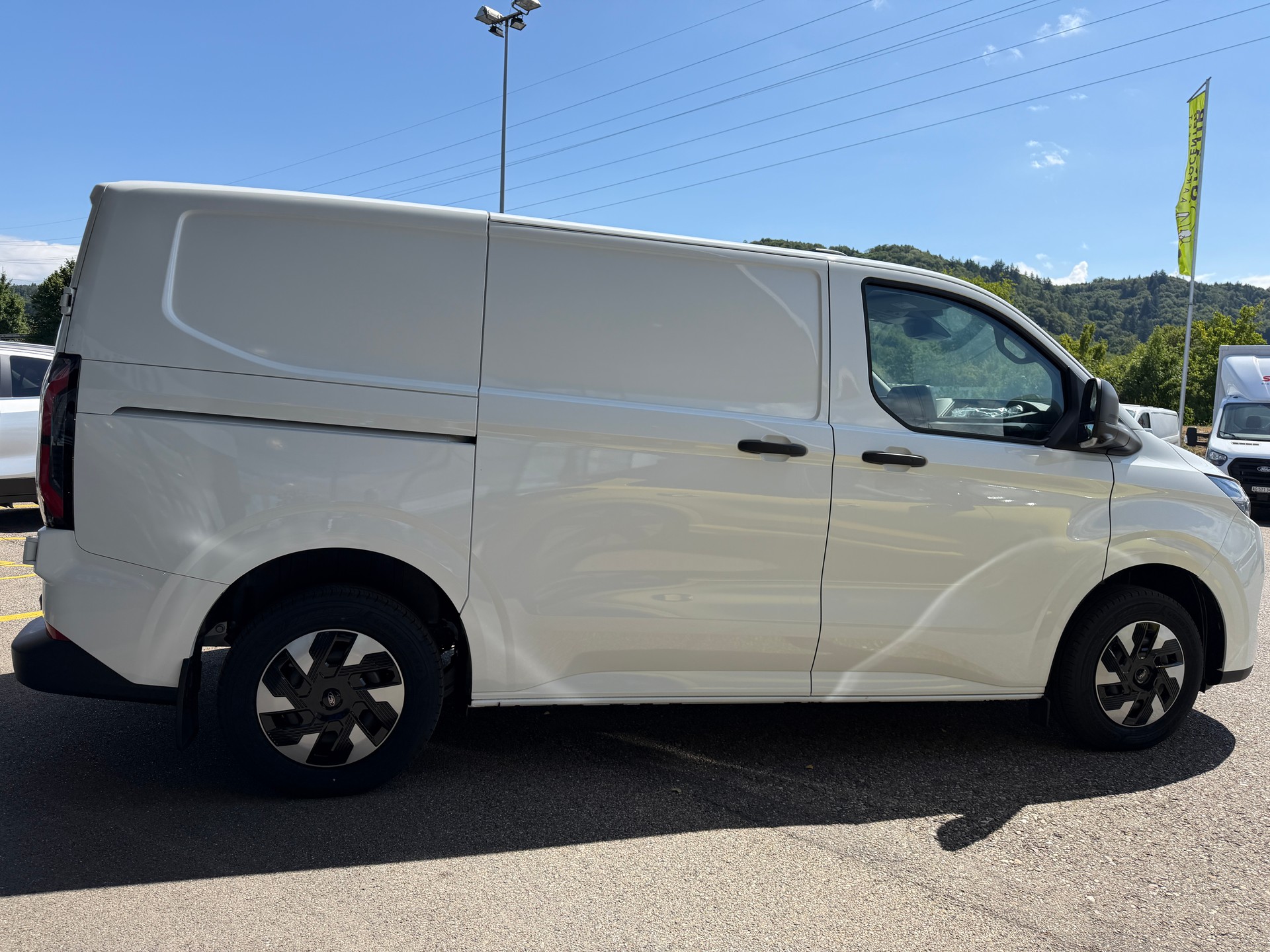 FORD Transit Custom Van 320 L1H1 65kWh Trend-image-7