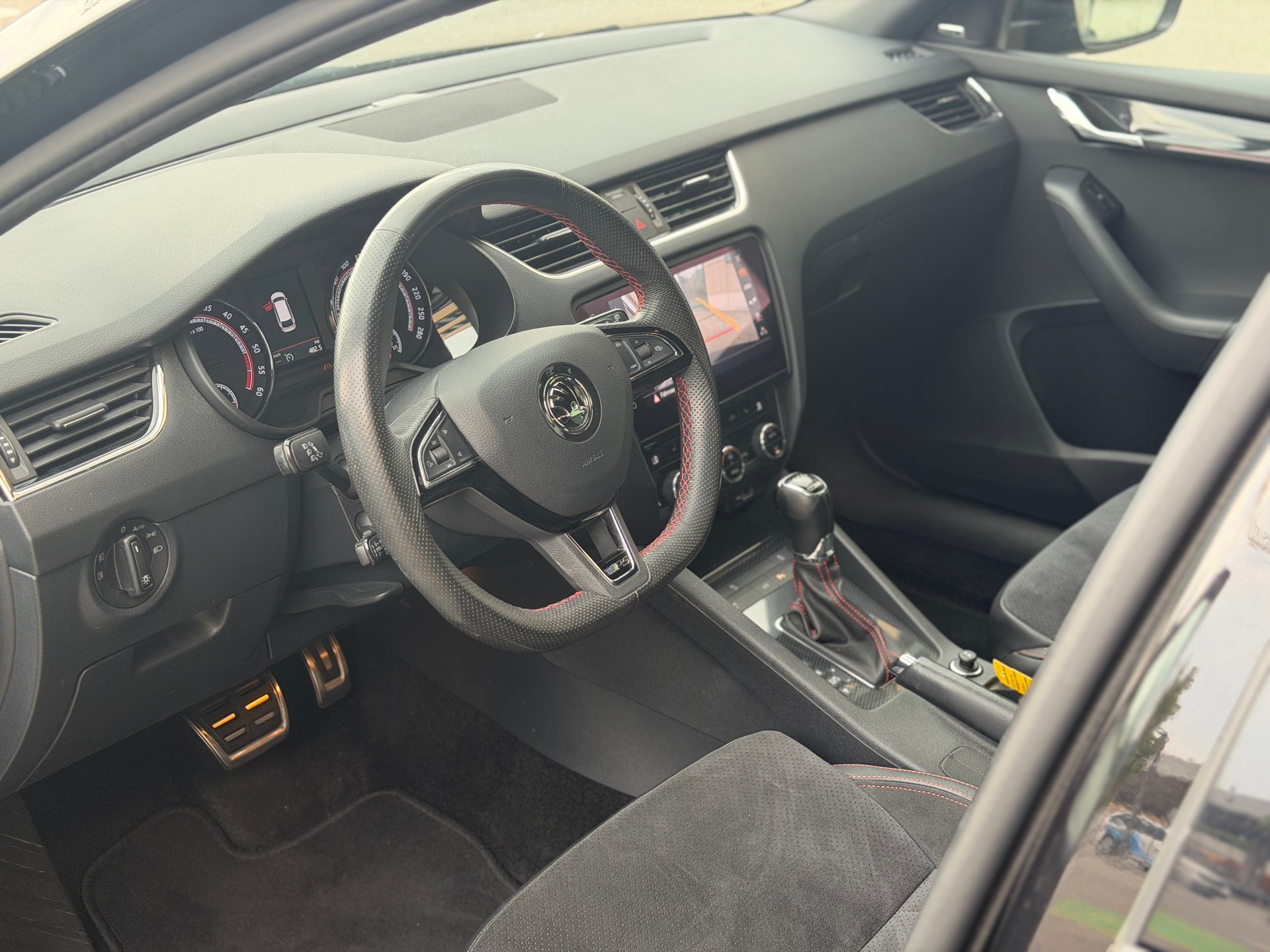 SKODA Octavia Combi 2.0 TDI RS 4x4 DSG-image-14