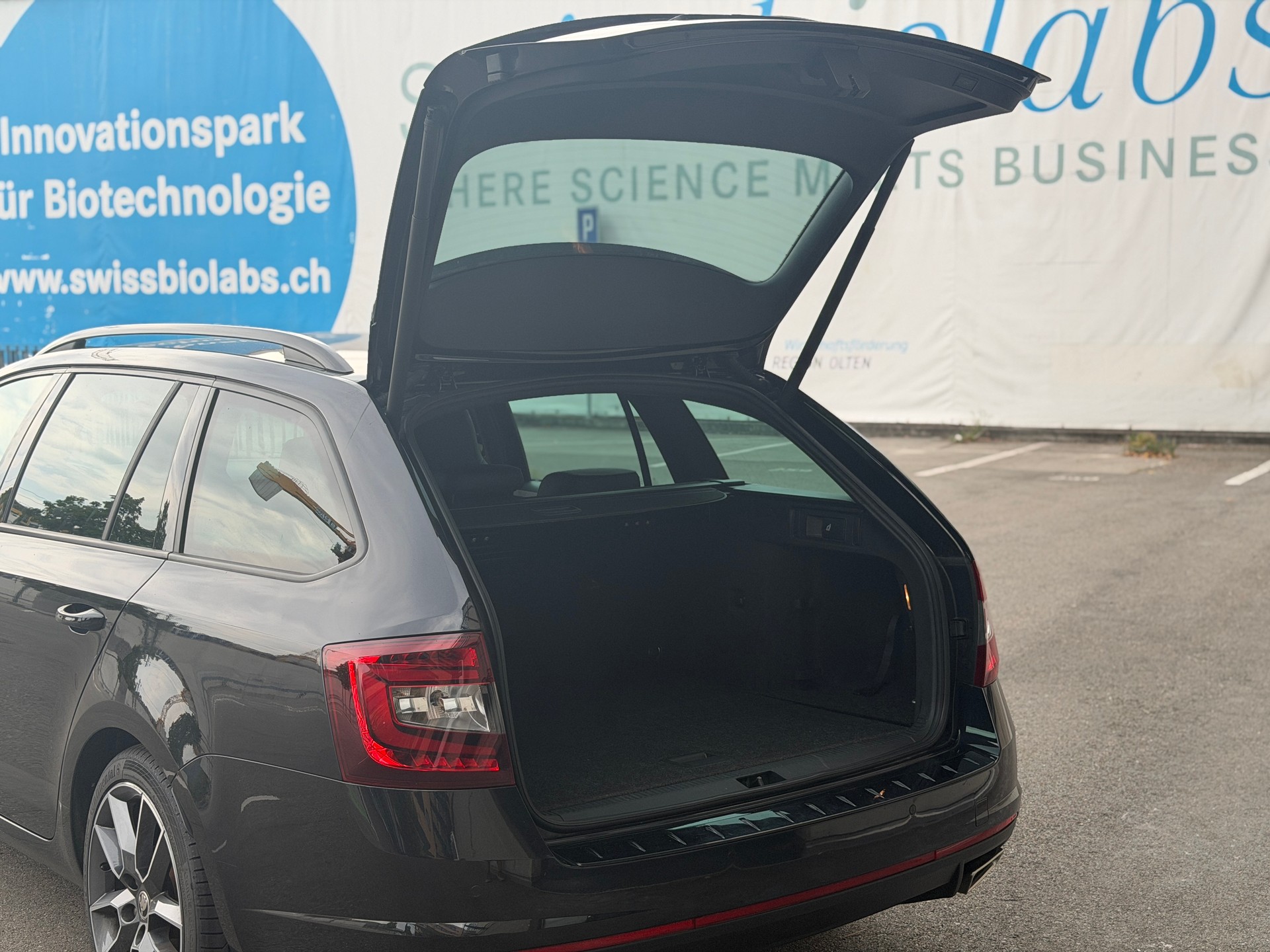 SKODA Octavia Combi 2.0 TDI RS 4x4 DSG-image-23