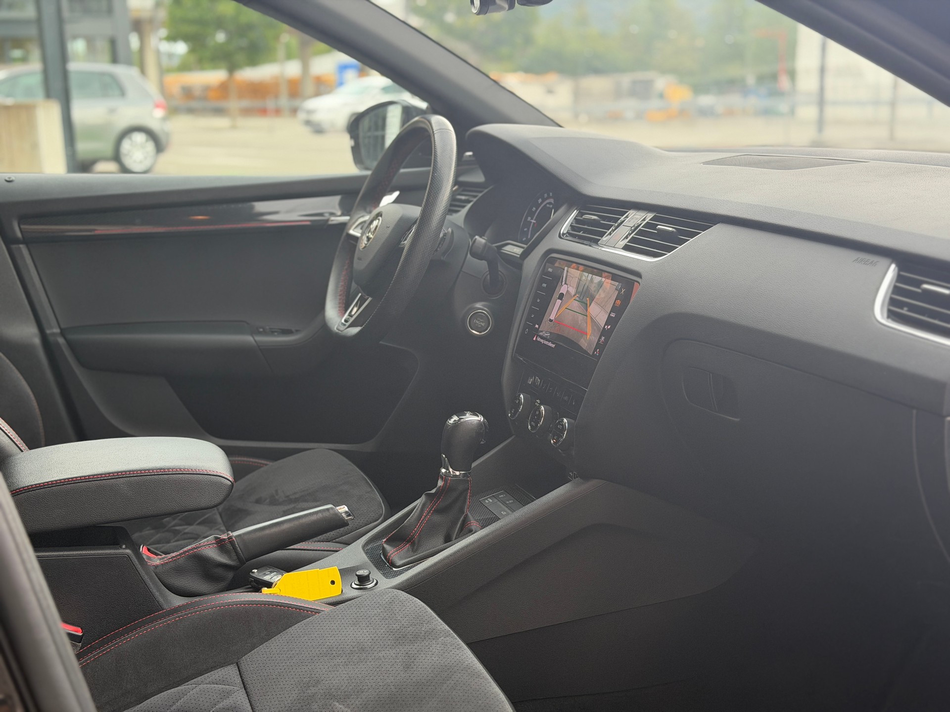SKODA Octavia Combi 2.0 TDI RS 4x4 DSG-image-25