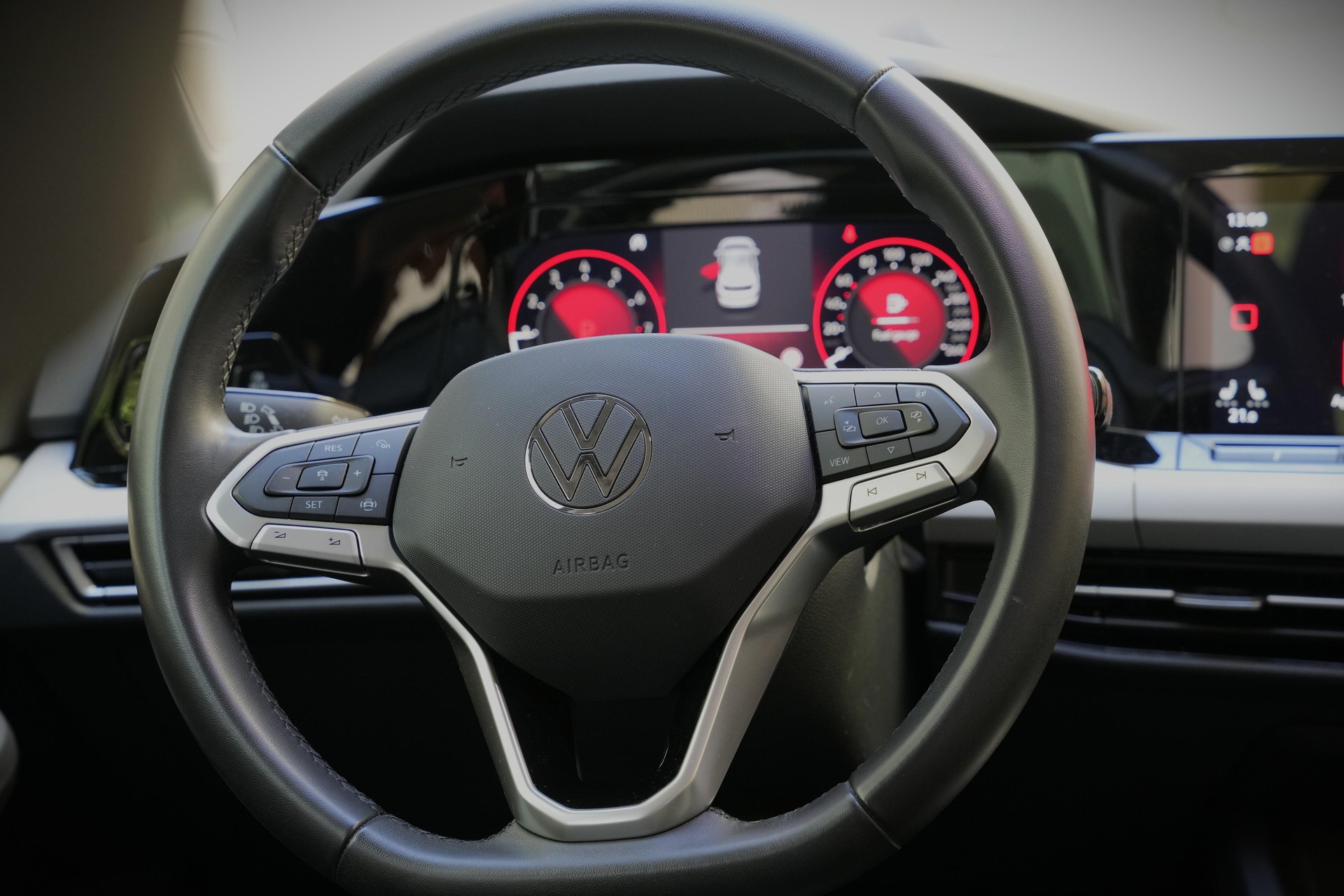 VW Golf VIII 1.5 eTSI Life DSG-image-10