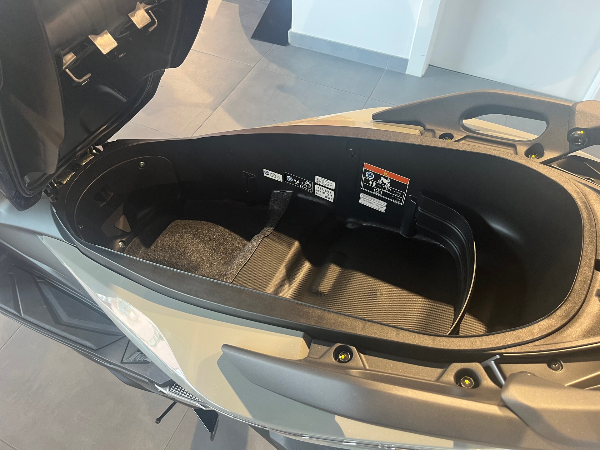 HONDA NSS 350 Top Box-image-13