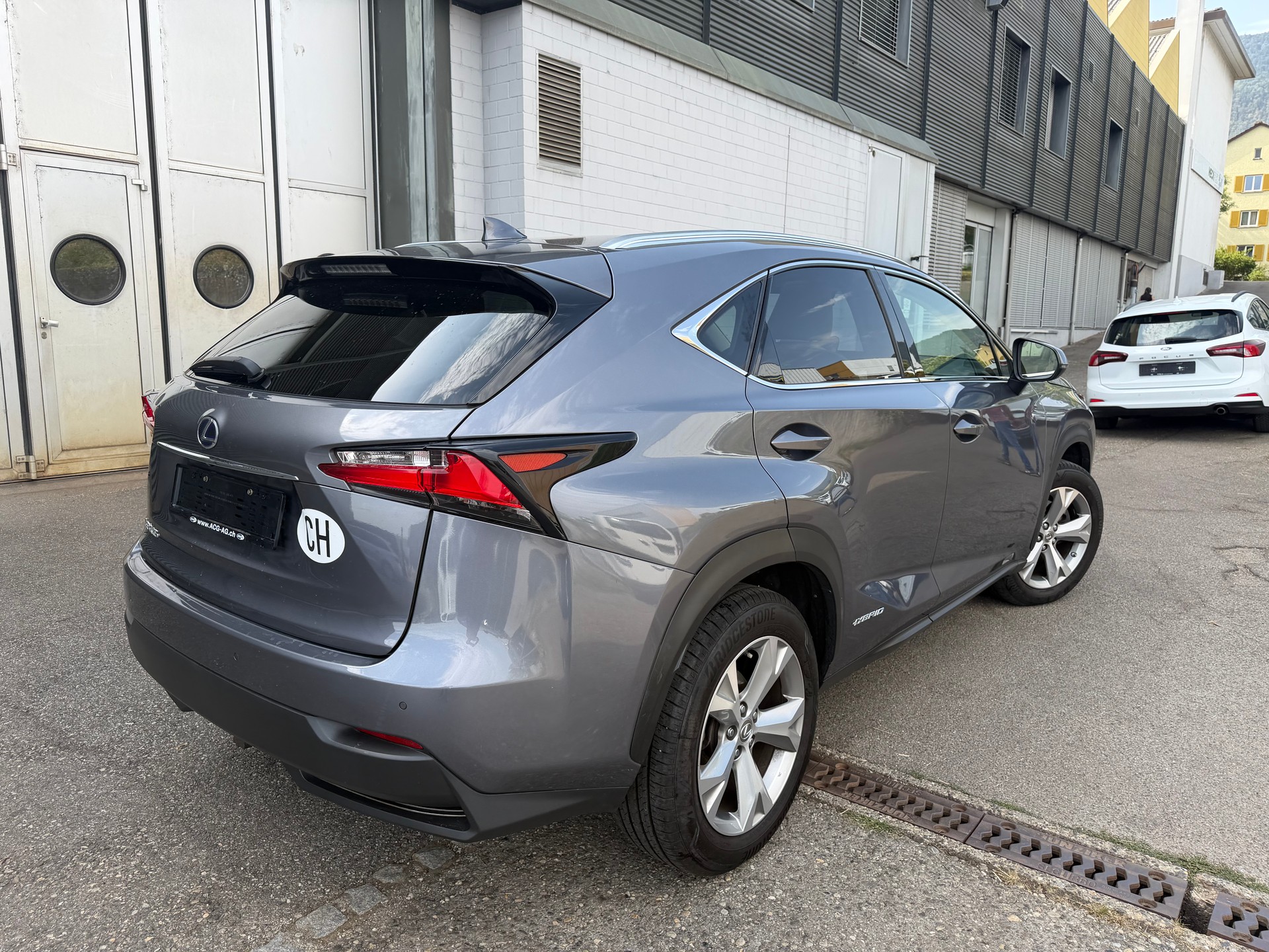 LEXUS NX 300h excellence E-Four Automatic * Leder * Gr. Navi * LED * Klima-auto * PDC v&h-RF-Kamera * Tempomat * Frisch Ab MFK-image-4
