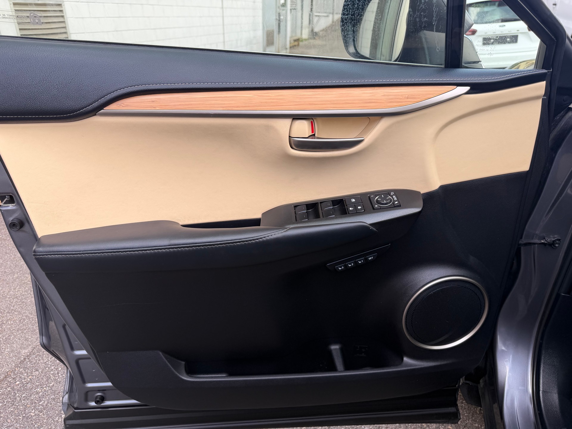 LEXUS NX 300h excellence E-Four Automatic * Leder * Gr. Navi * LED * Klima-auto * PDC v&h-RF-Kamera * Tempomat * Frisch Ab MFK-image-9