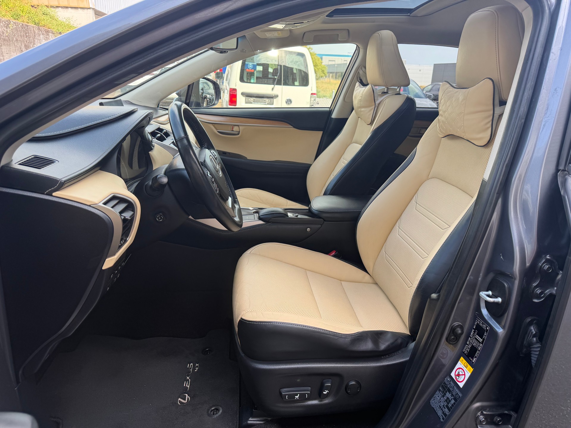 LEXUS NX 300h excellence E-Four Automatic * Leder * Gr. Navi * LED * Klima-auto * PDC v&h-RF-Kamera * Tempomat * Frisch Ab MFK-image-2