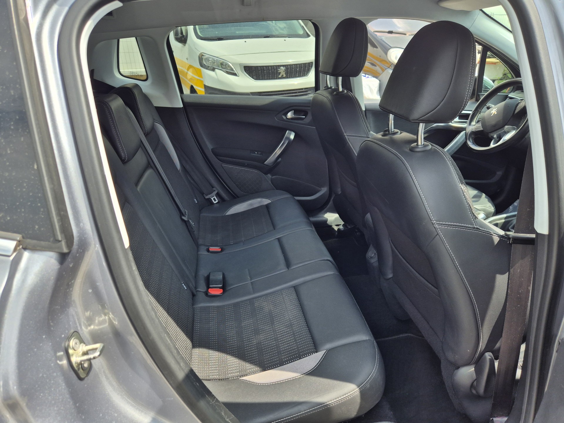 PEUGEOT 2008 1.6 VTI Allure-image-9