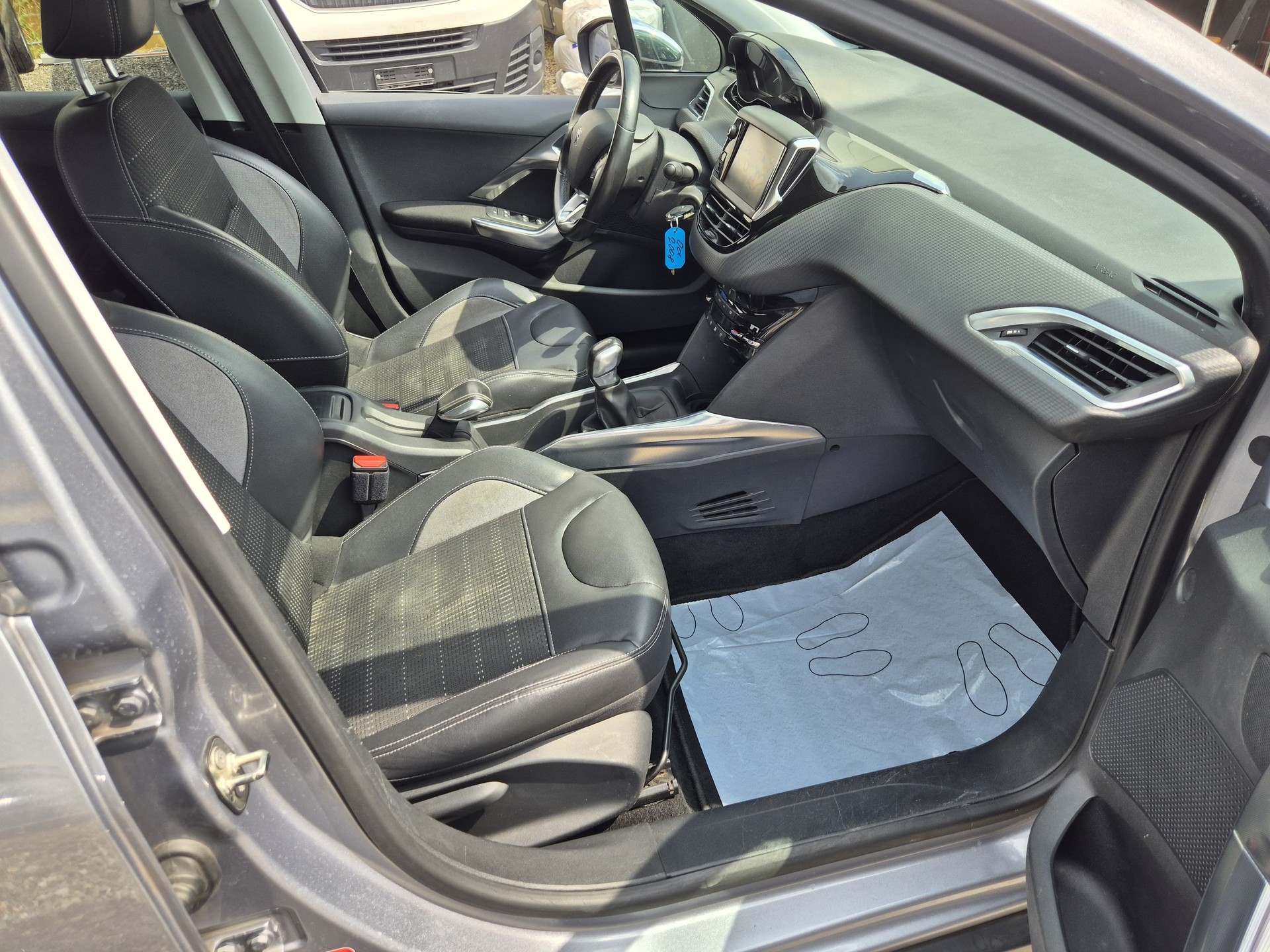 PEUGEOT 2008 1.6 VTI Allure-image-8