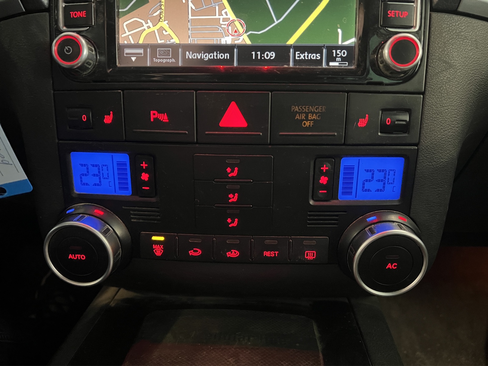 VW Touareg 3.0 TDI Tiptronic-image-11
