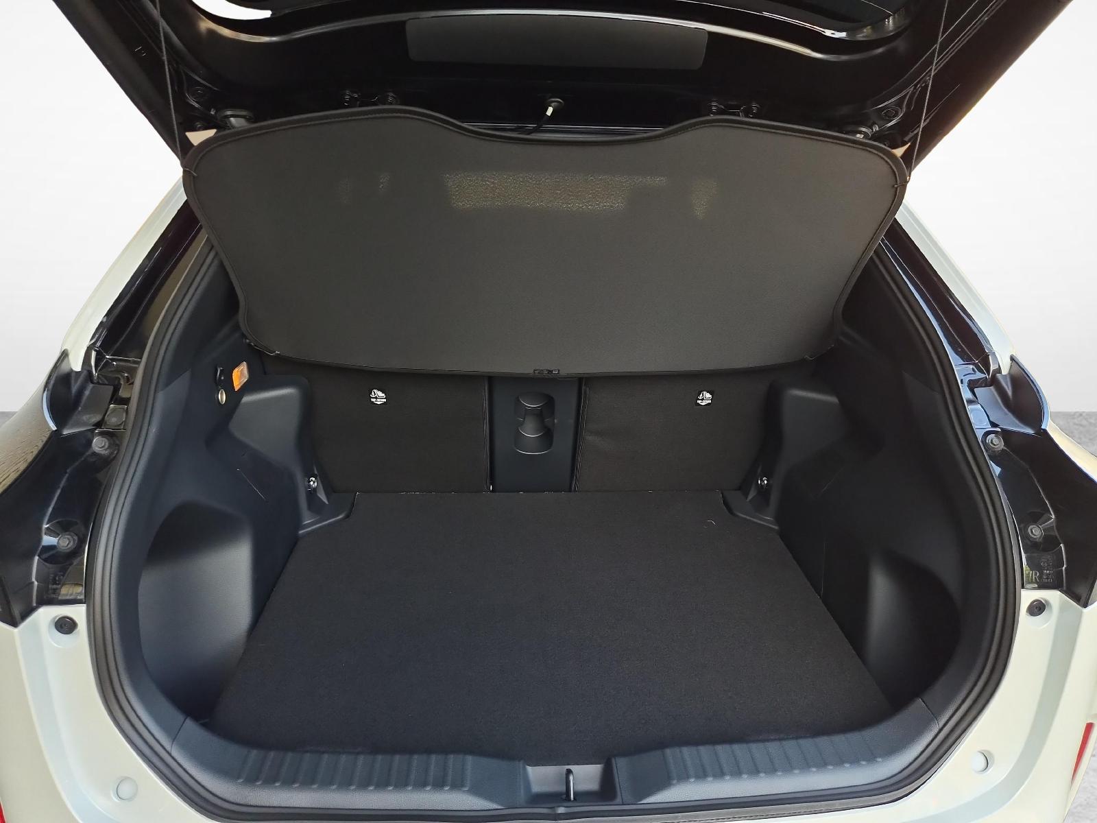 TOYOTA Yaris Cross 1.5 VVT-i HSD Premium AWD-i-image-11