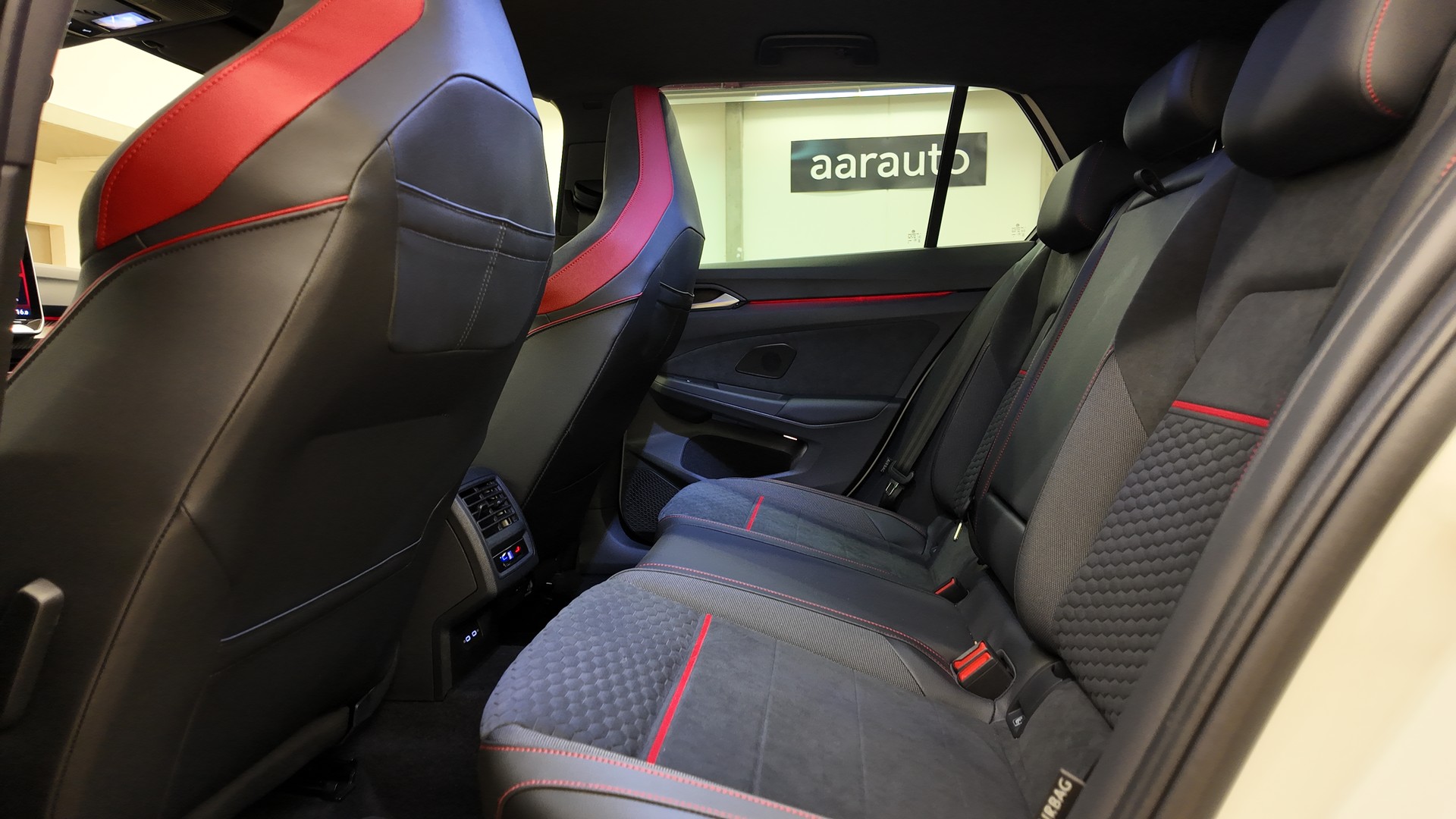VW Golf 2.0 TSI GTI Clubsport DSG-image-18