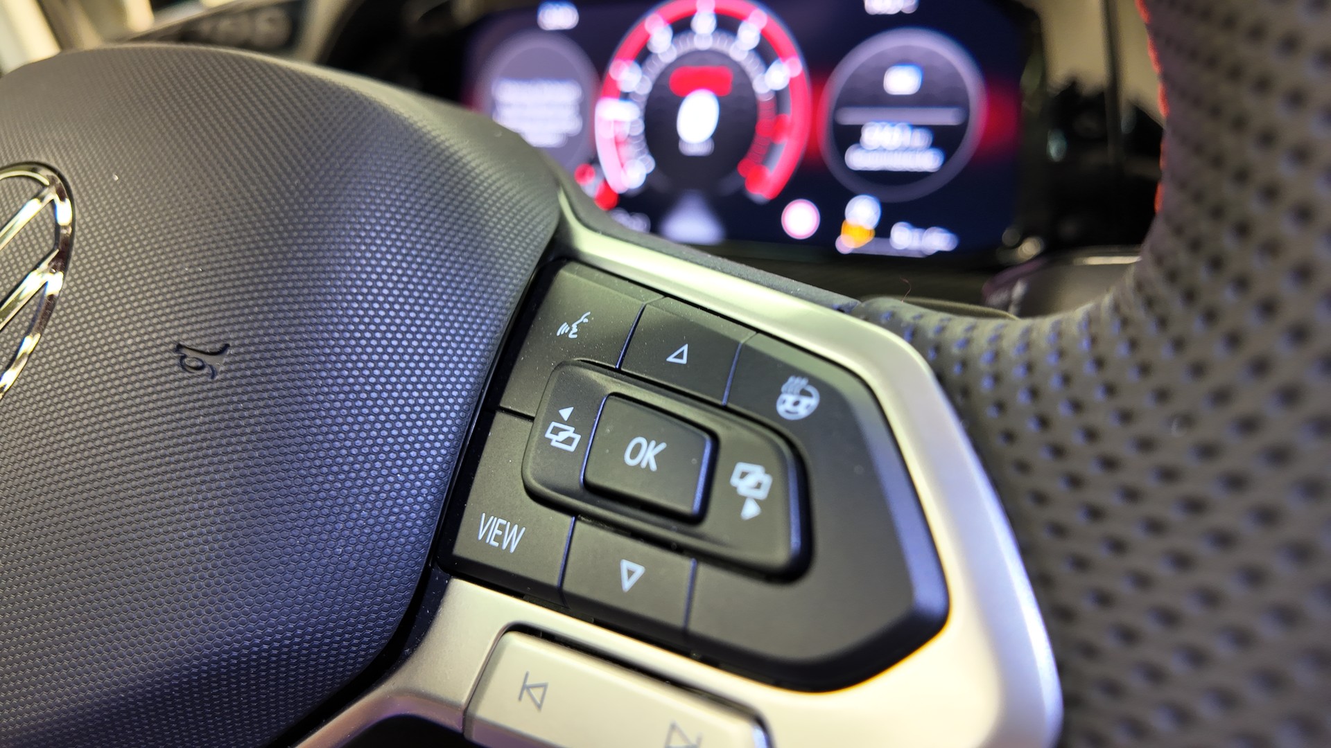 VW Golf 2.0 TSI GTI Clubsport DSG-image-9