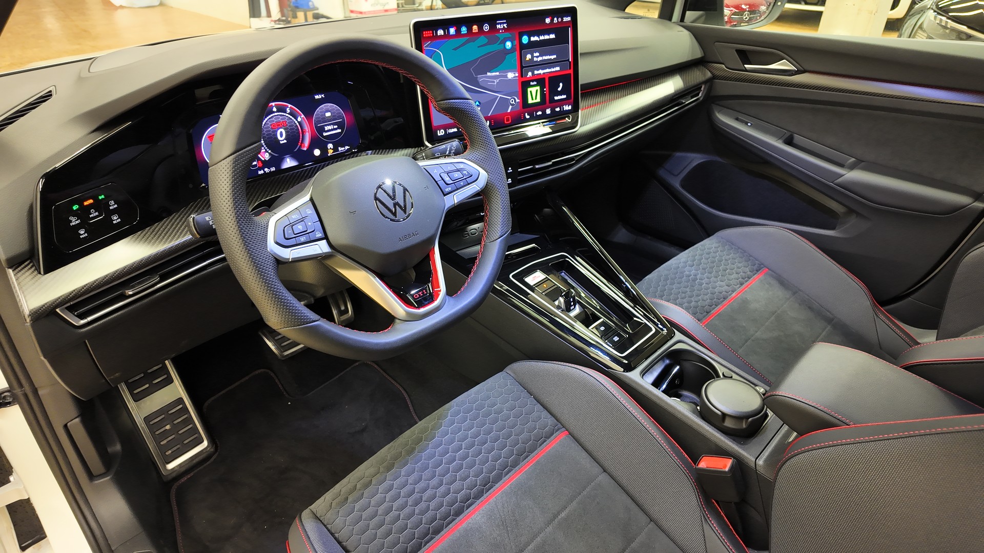 VW Golf 2.0 TSI GTI Clubsport DSG-image-12