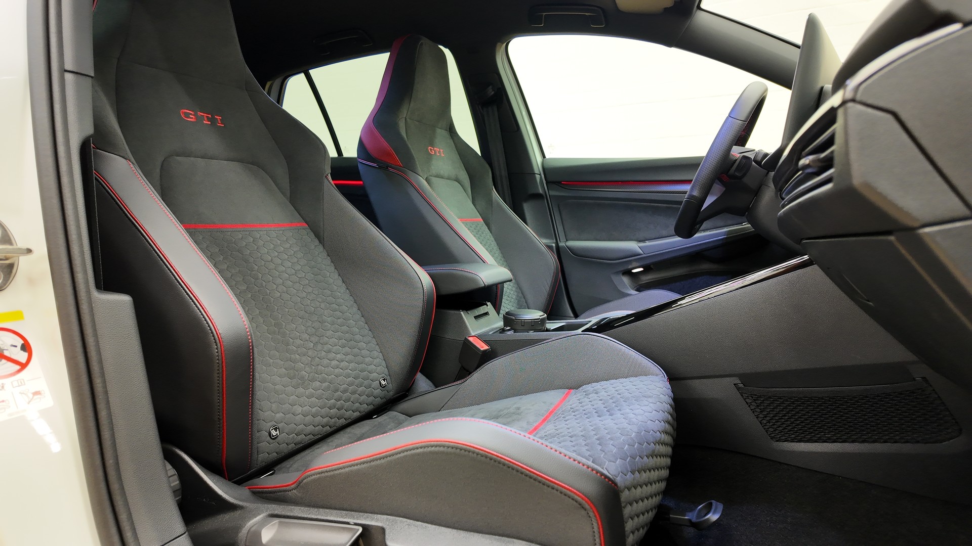 VW Golf 2.0 TSI GTI Clubsport DSG-image-15
