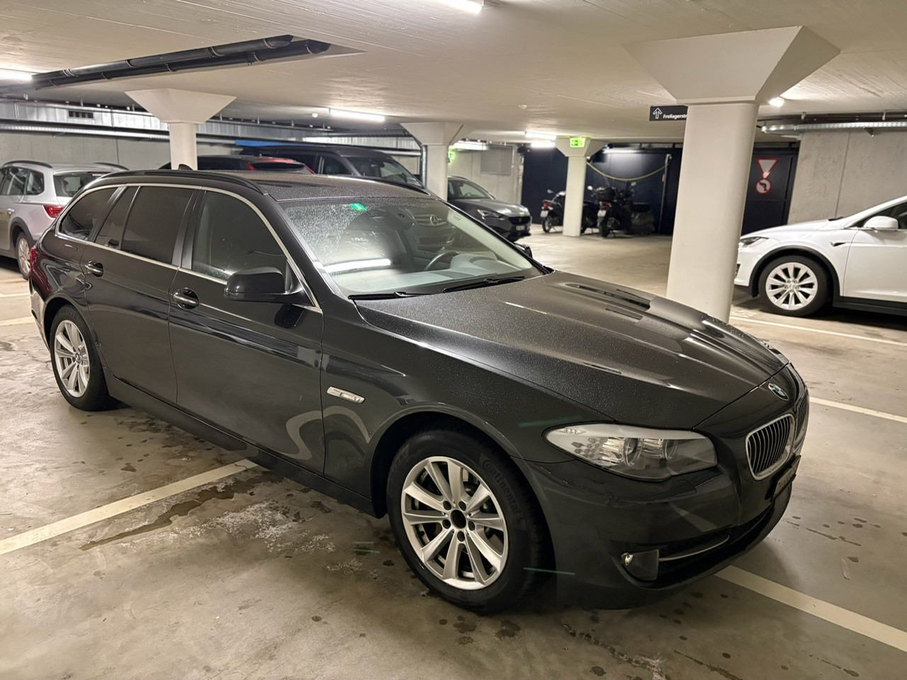 BMW 528i-image-2