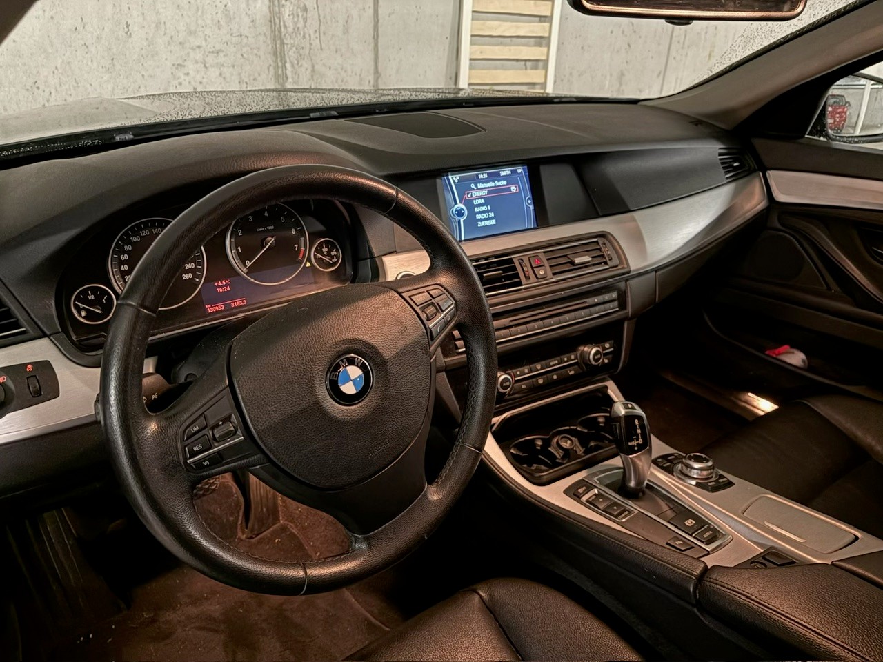 BMW 528i-image-3