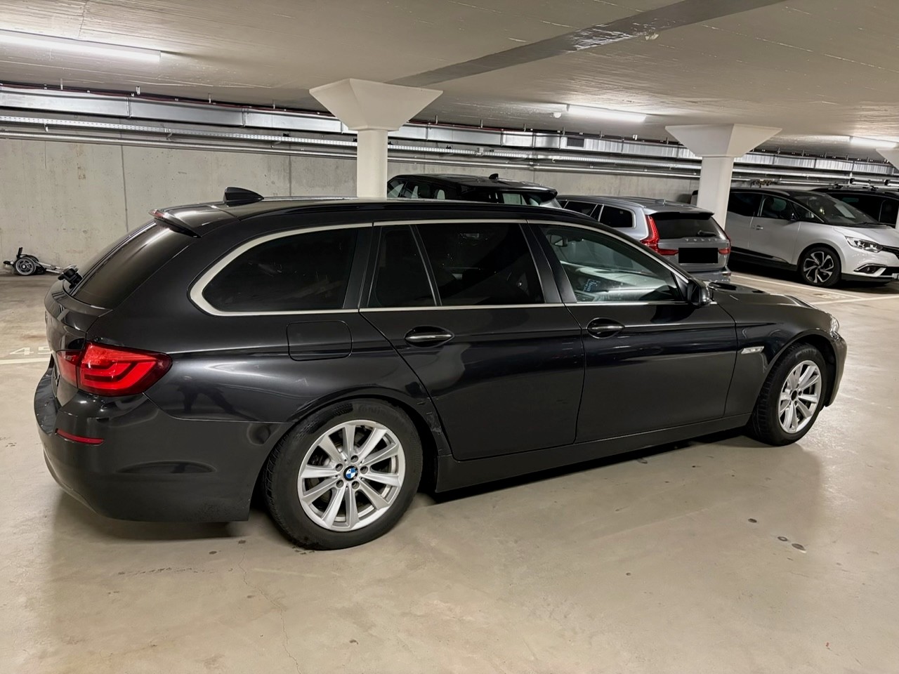 BMW 528i-image-1