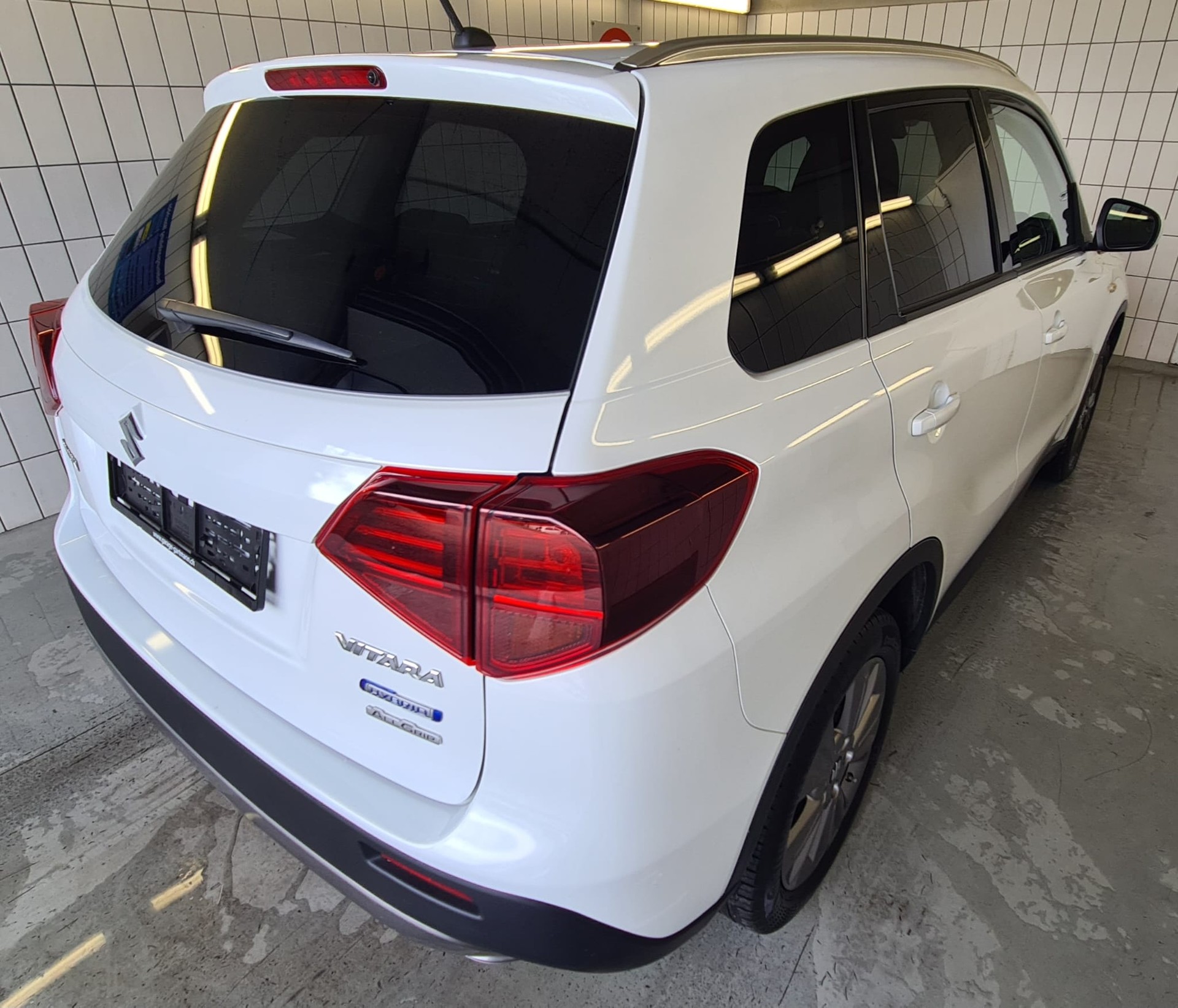 SUZUKI Vitara 1.4 Boosterjet Compact + Hybrid-image-2