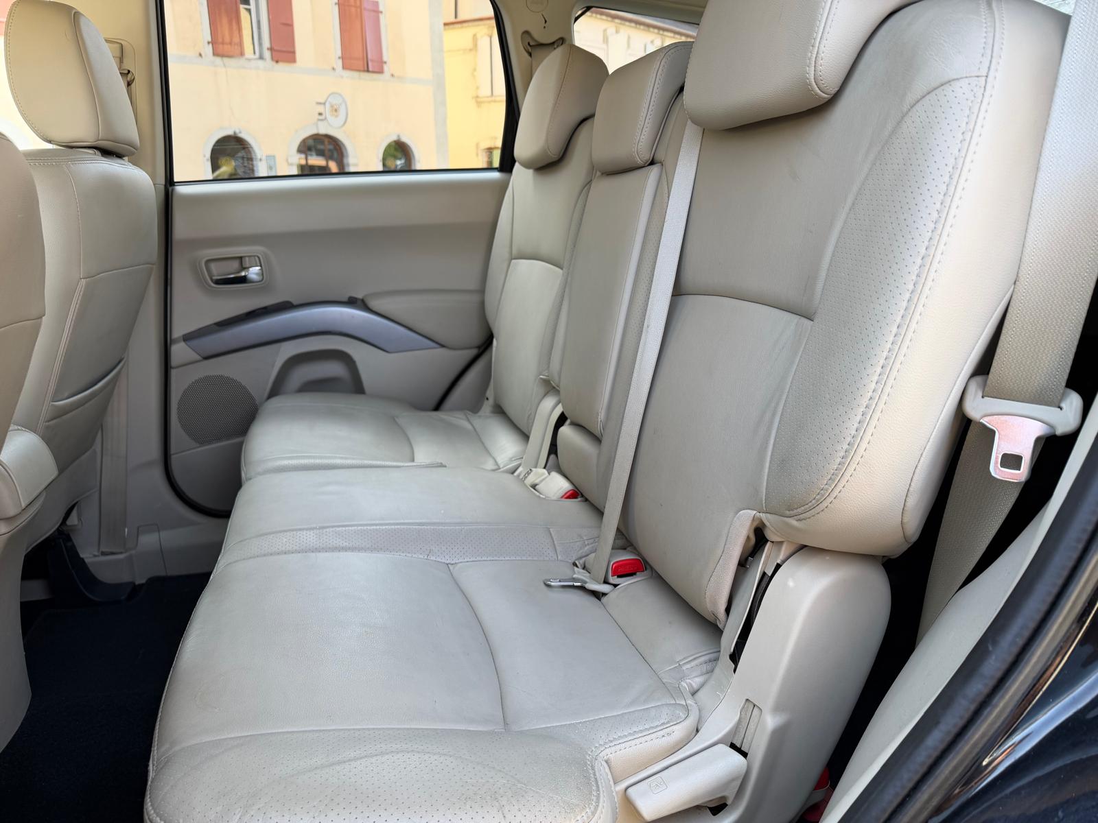 CITROEN C-Crosser 2.2 HDi Exclusive DCS6-image-9