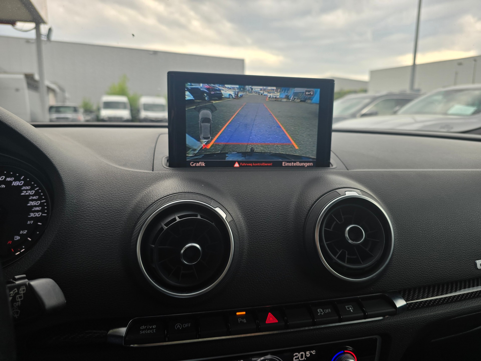 AUDI RS3 2.5 TSI quattro S-tronic-image-11