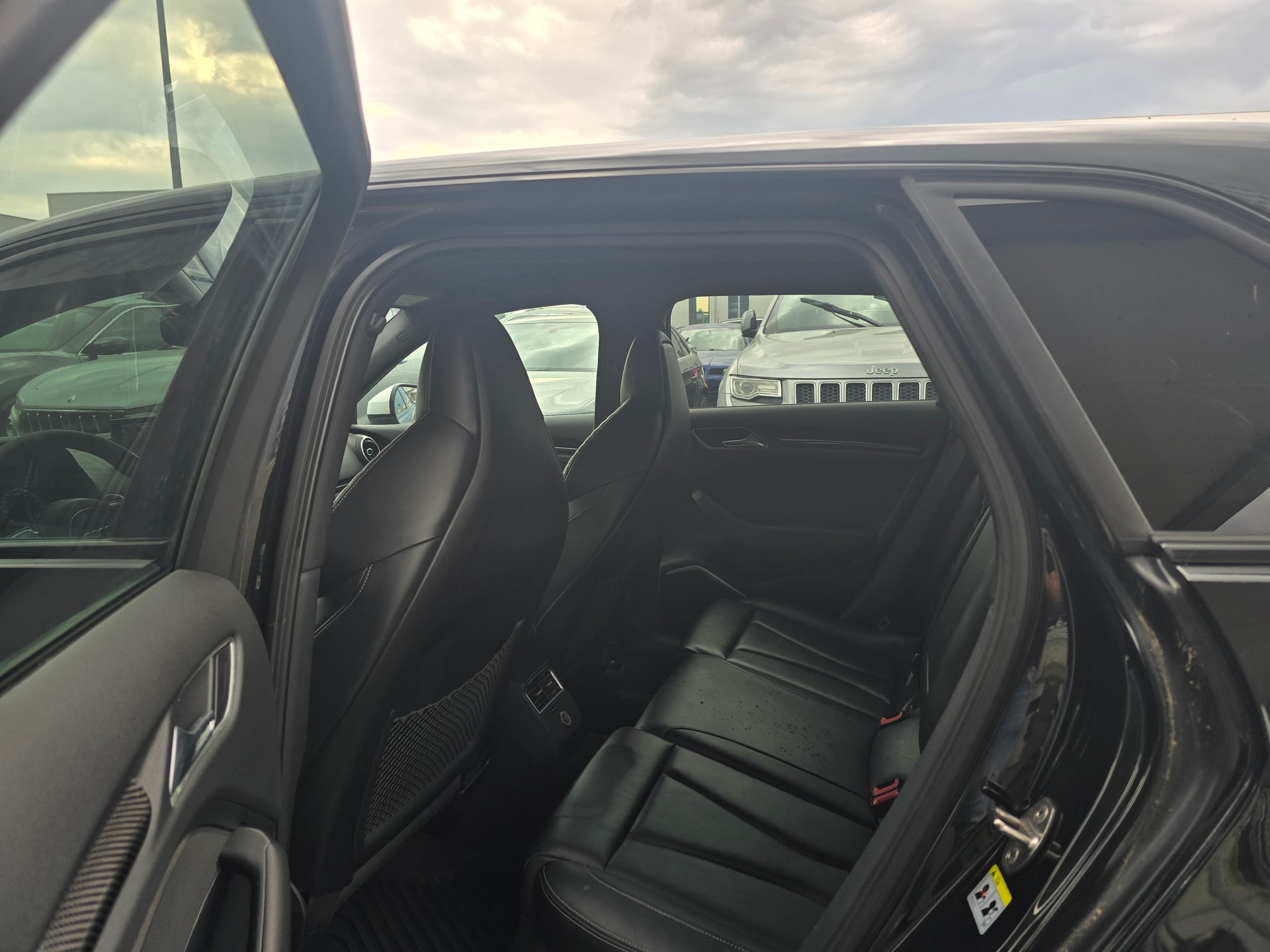 AUDI RS3 2.5 TSI quattro S-tronic-image-10