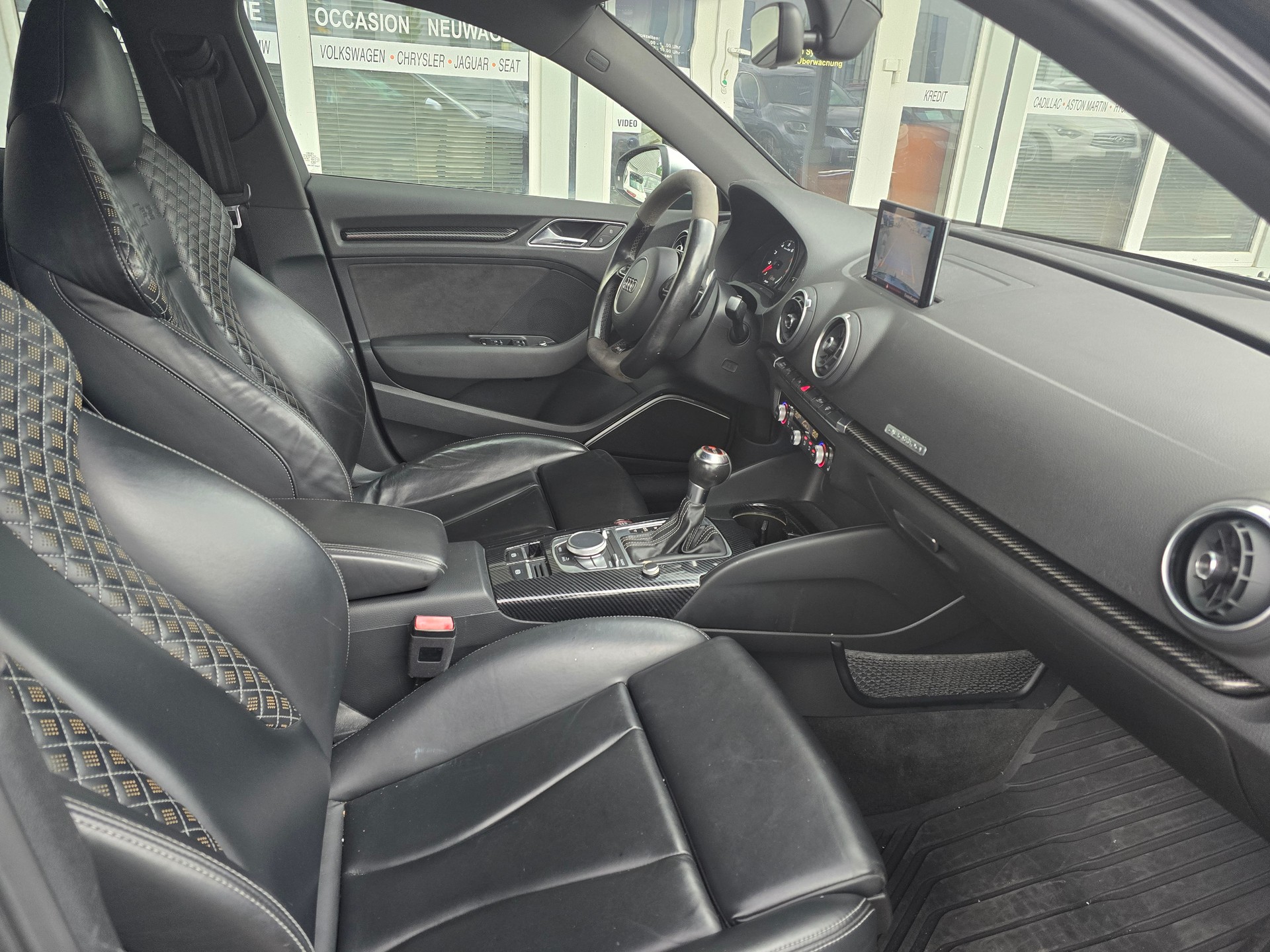 AUDI RS3 2.5 TSI quattro S-tronic-image-8