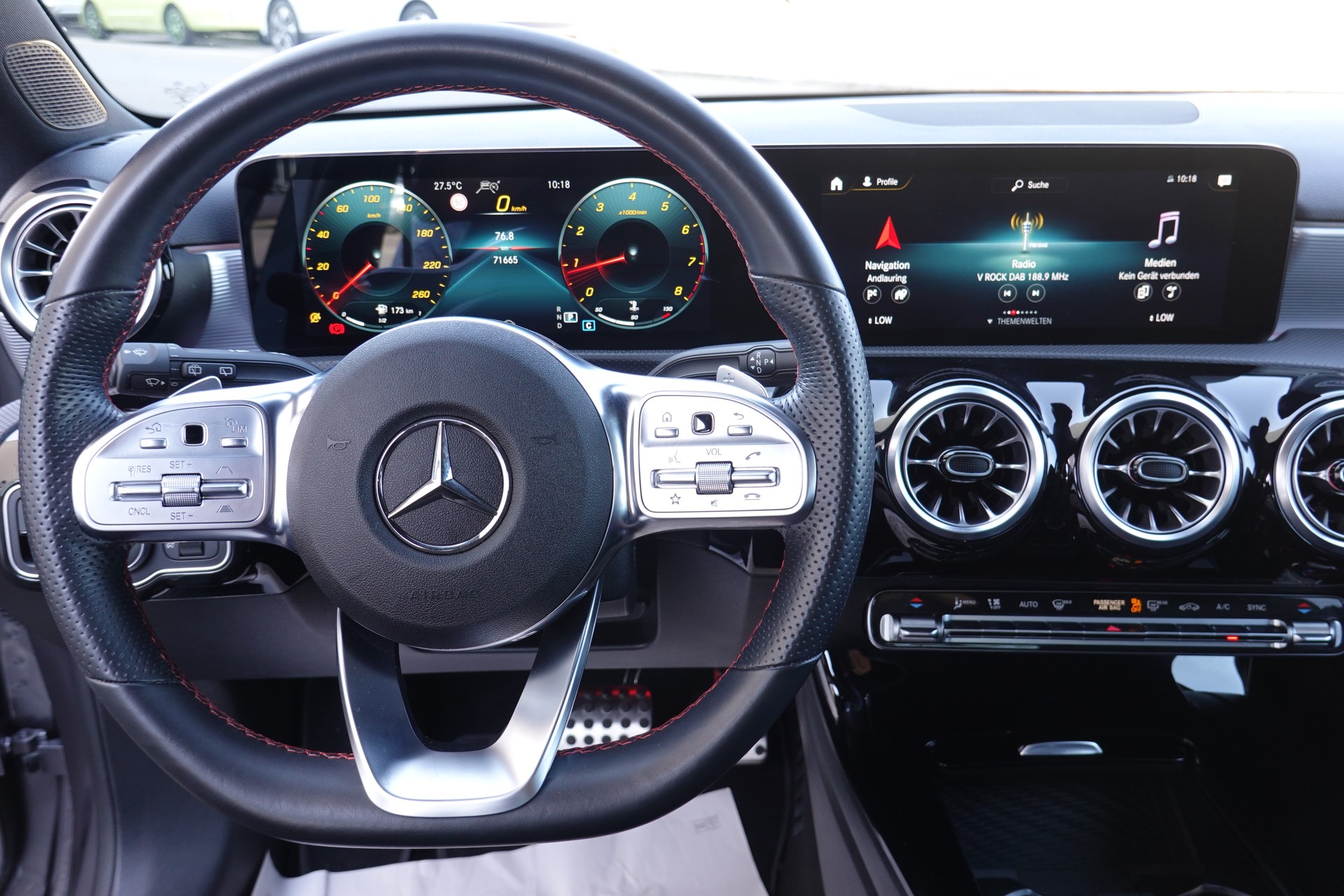 MERCEDES-BENZ A 180 - "NIGHT STAR AMG LINE" - 7G-DCT-image-10