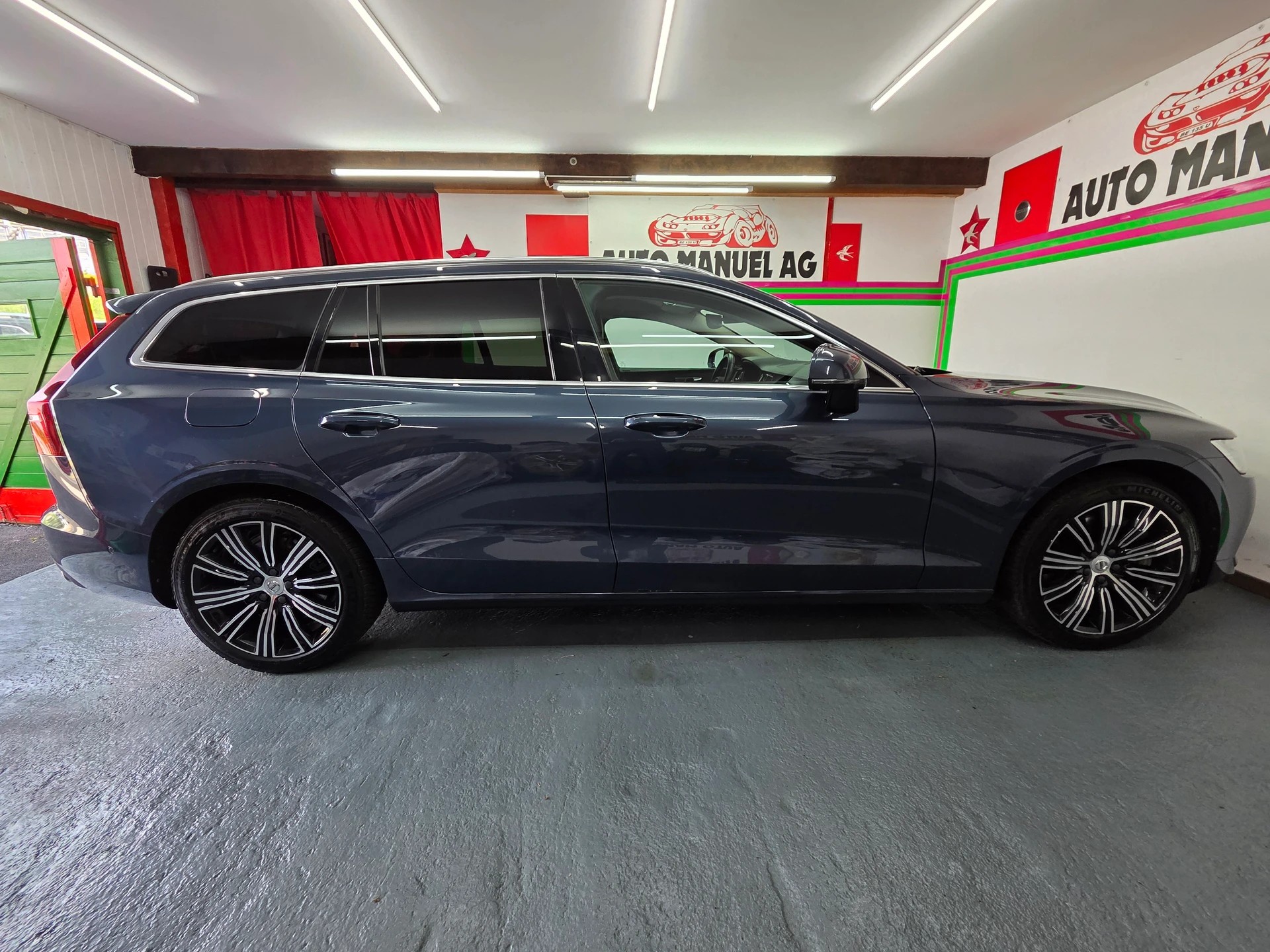 VOLVO V60 T8 eAWD Twin Engine Inscription Geartronic-image-3