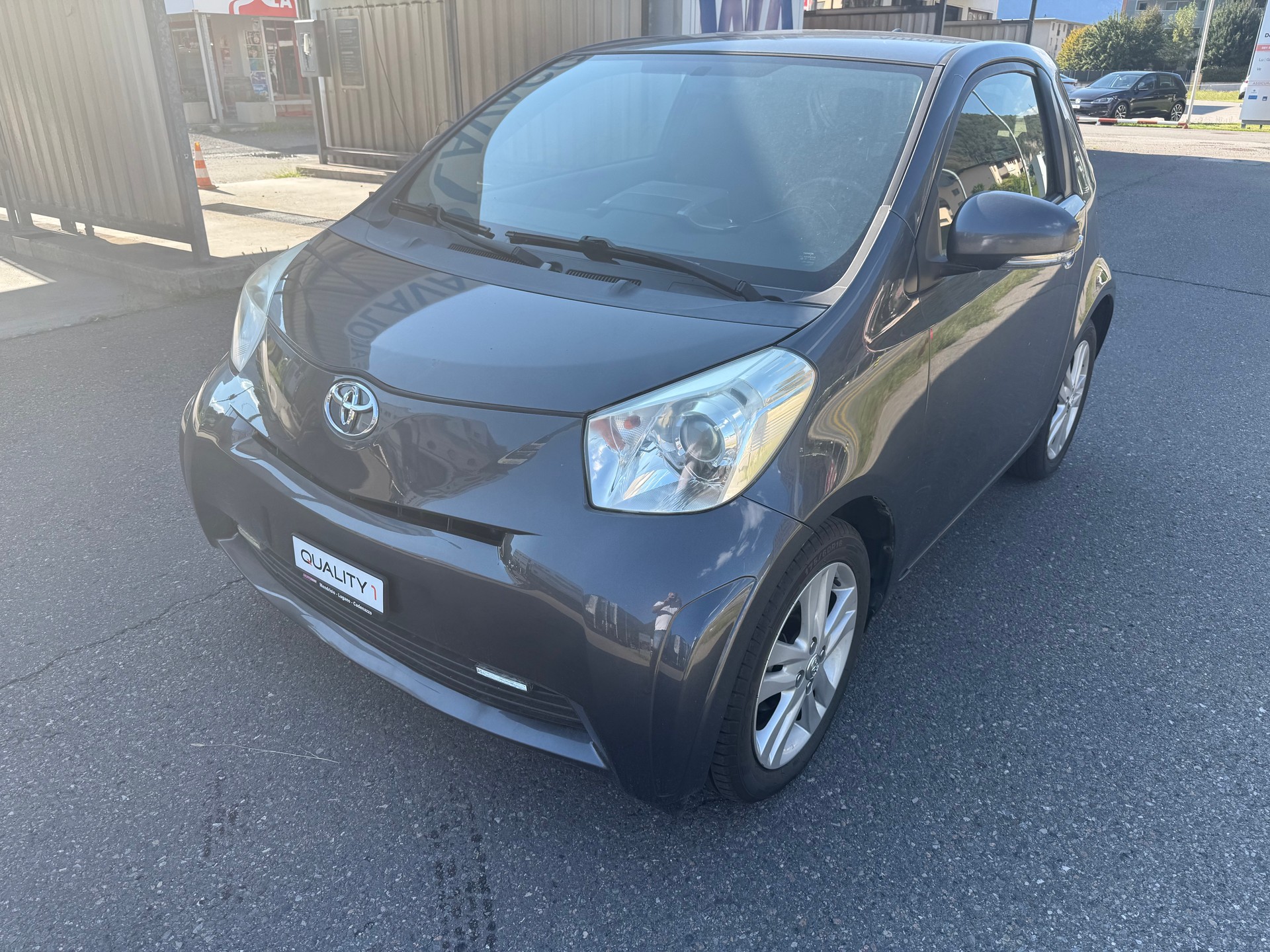 TOYOTA iQ 1.33 Dual VVT-i Linea Sol Premium Multidrive-image-3