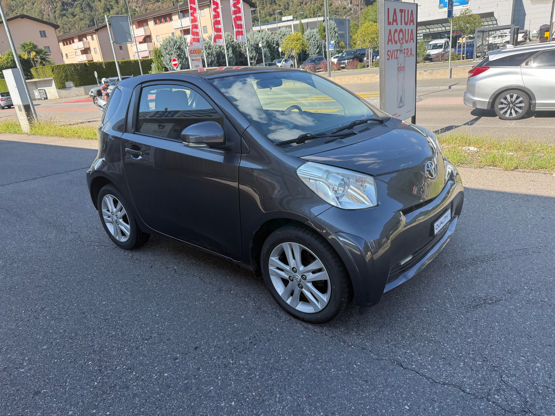 TOYOTA iQ 1.33 Dual VVT-i Linea Sol Premium Multidrive-image-1