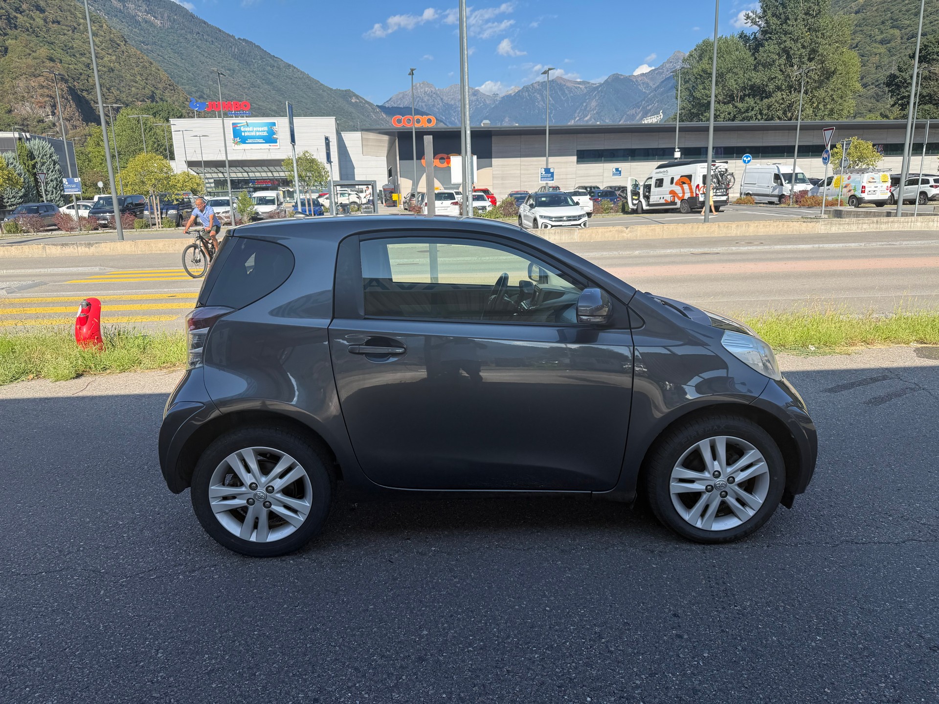 TOYOTA iQ 1.33 Dual VVT-i Linea Sol Premium Multidrive-image-0