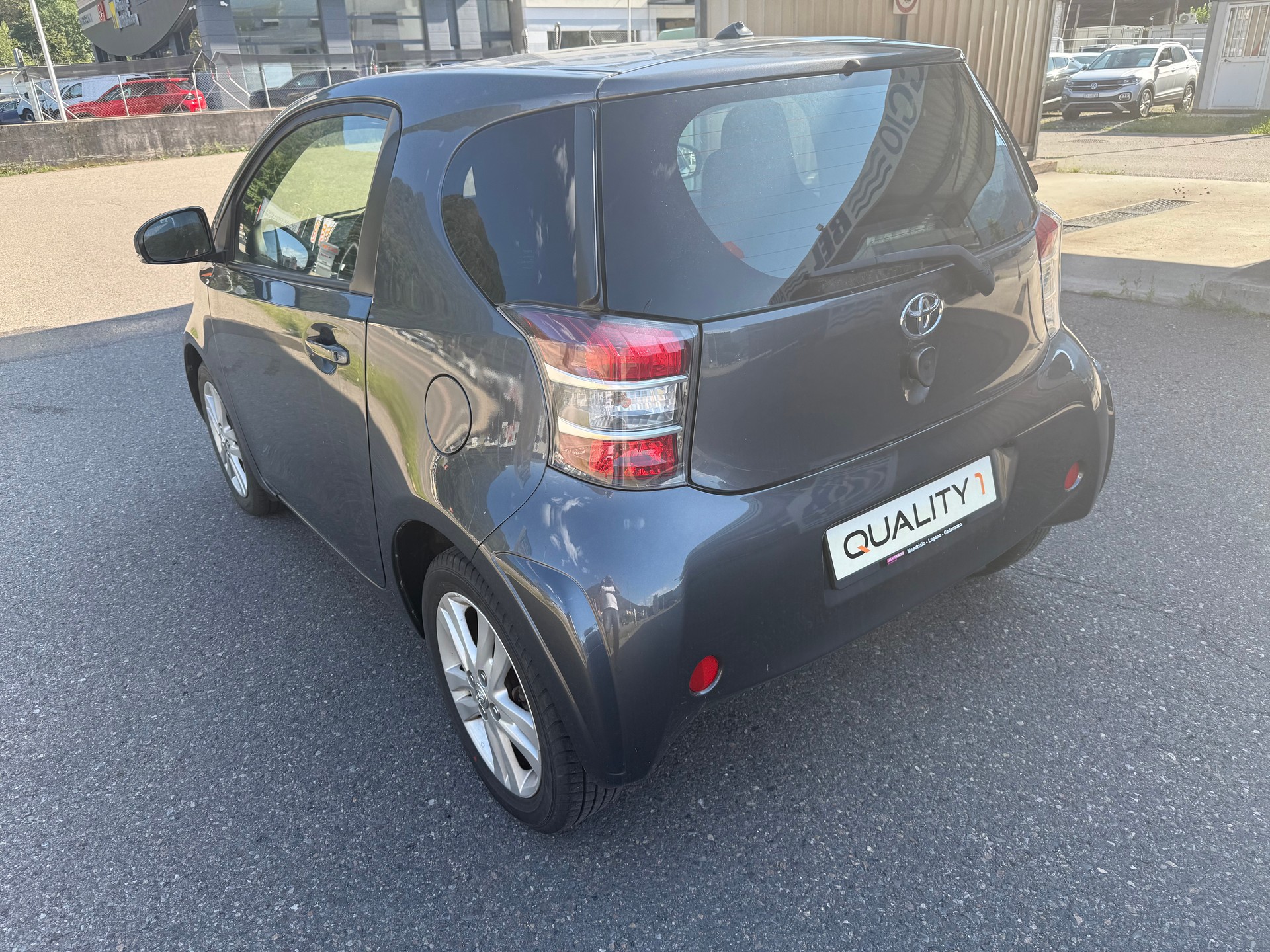 TOYOTA iQ 1.33 Dual VVT-i Linea Sol Premium Multidrive-image-4