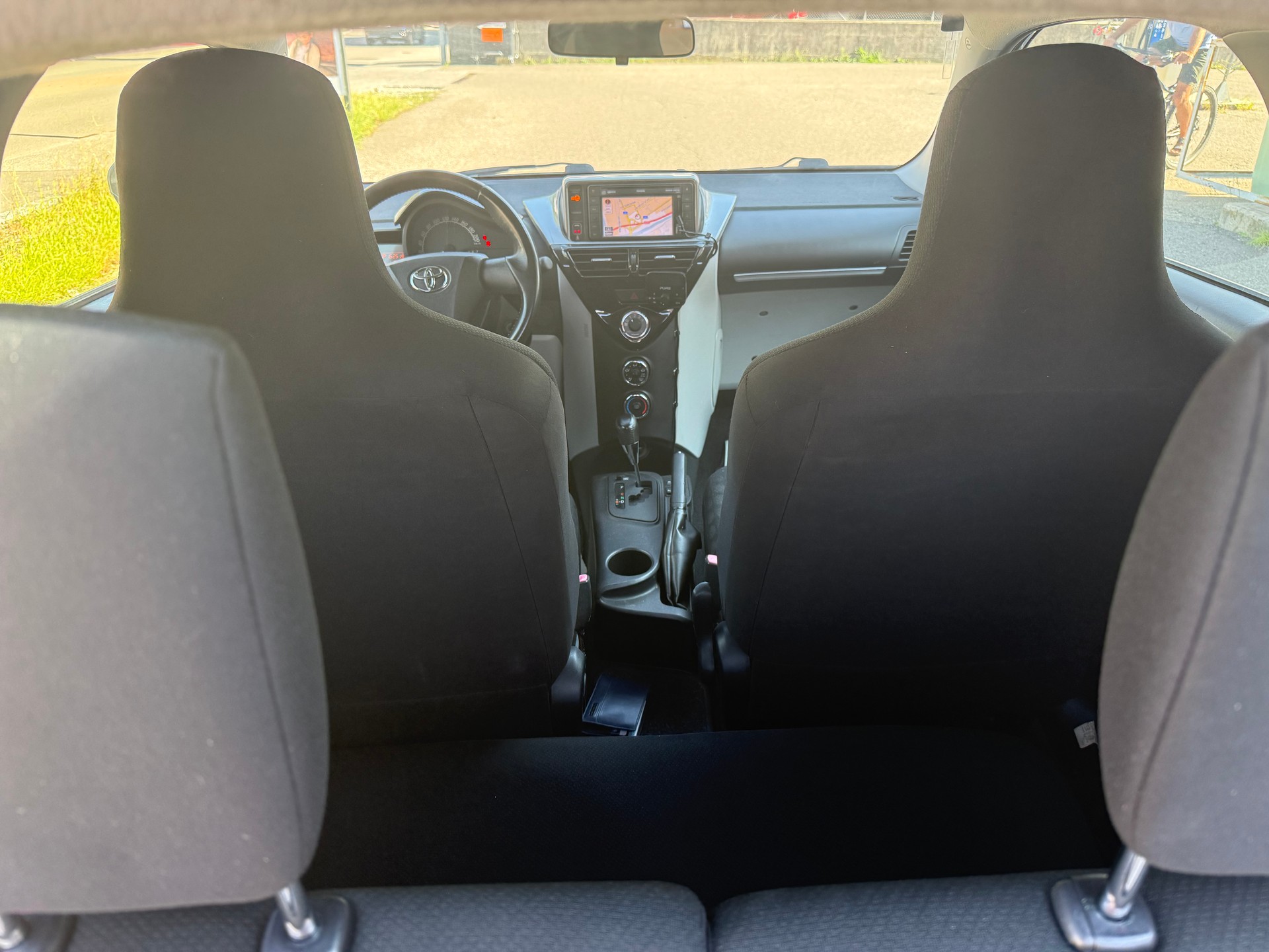 TOYOTA iQ 1.33 Dual VVT-i Linea Sol Premium Multidrive-image-11
