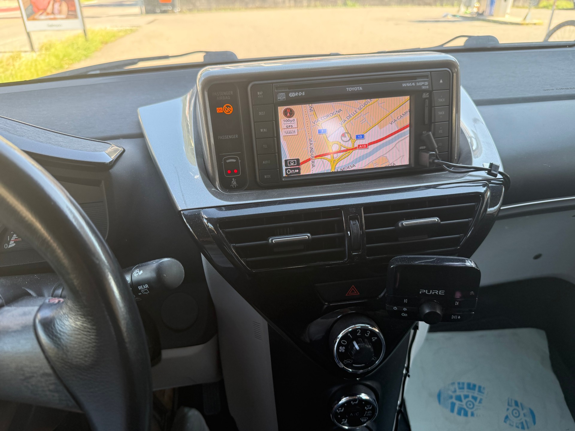 TOYOTA iQ 1.33 Dual VVT-i Linea Sol Premium Multidrive-image-8