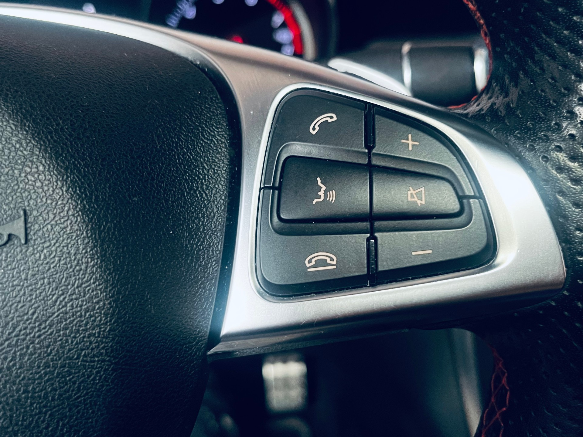 MERCEDES-BENZ GLA 250 AMG Line Swiss Star 4Matic 7G-DCT-image-24