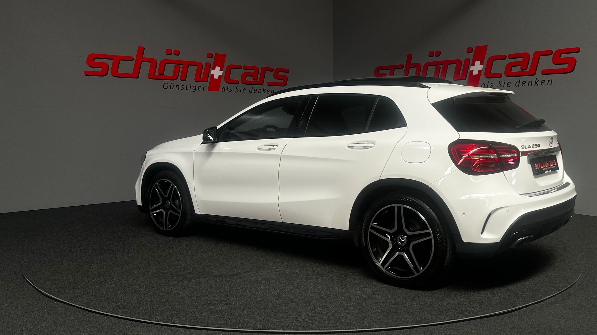 MERCEDES-BENZ GLA 250 AMG Line Swiss Star 4Matic 7G-DCT-image-3