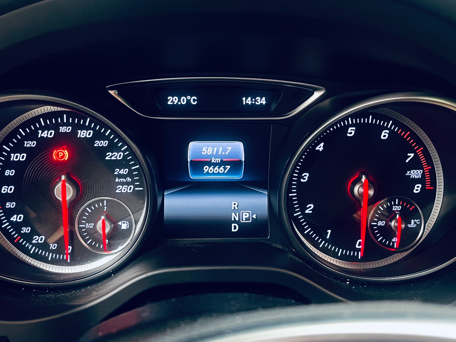 MERCEDES-BENZ GLA 250 AMG Line Swiss Star 4Matic 7G-DCT-image-26