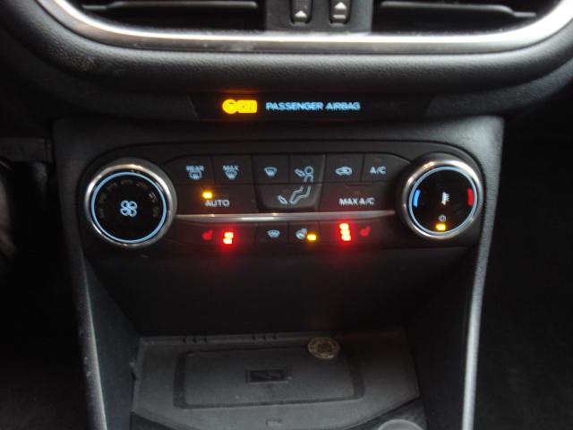 FORD Fiesta 1.0 EcoB Hybrid Titanium X-image-12